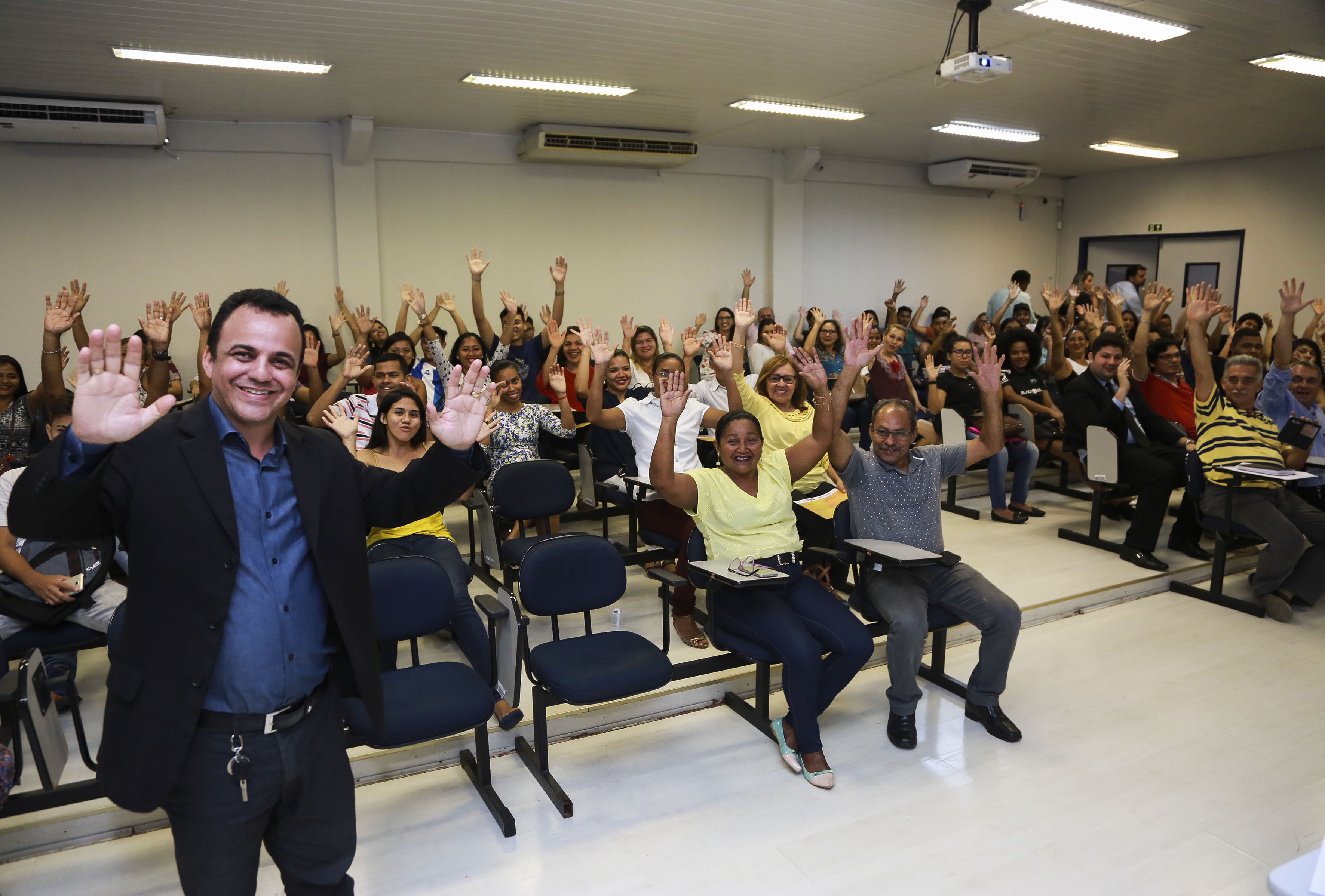 Fundo Ver-o-Sol certifica 160 alunos em Informática Básica e Avançada