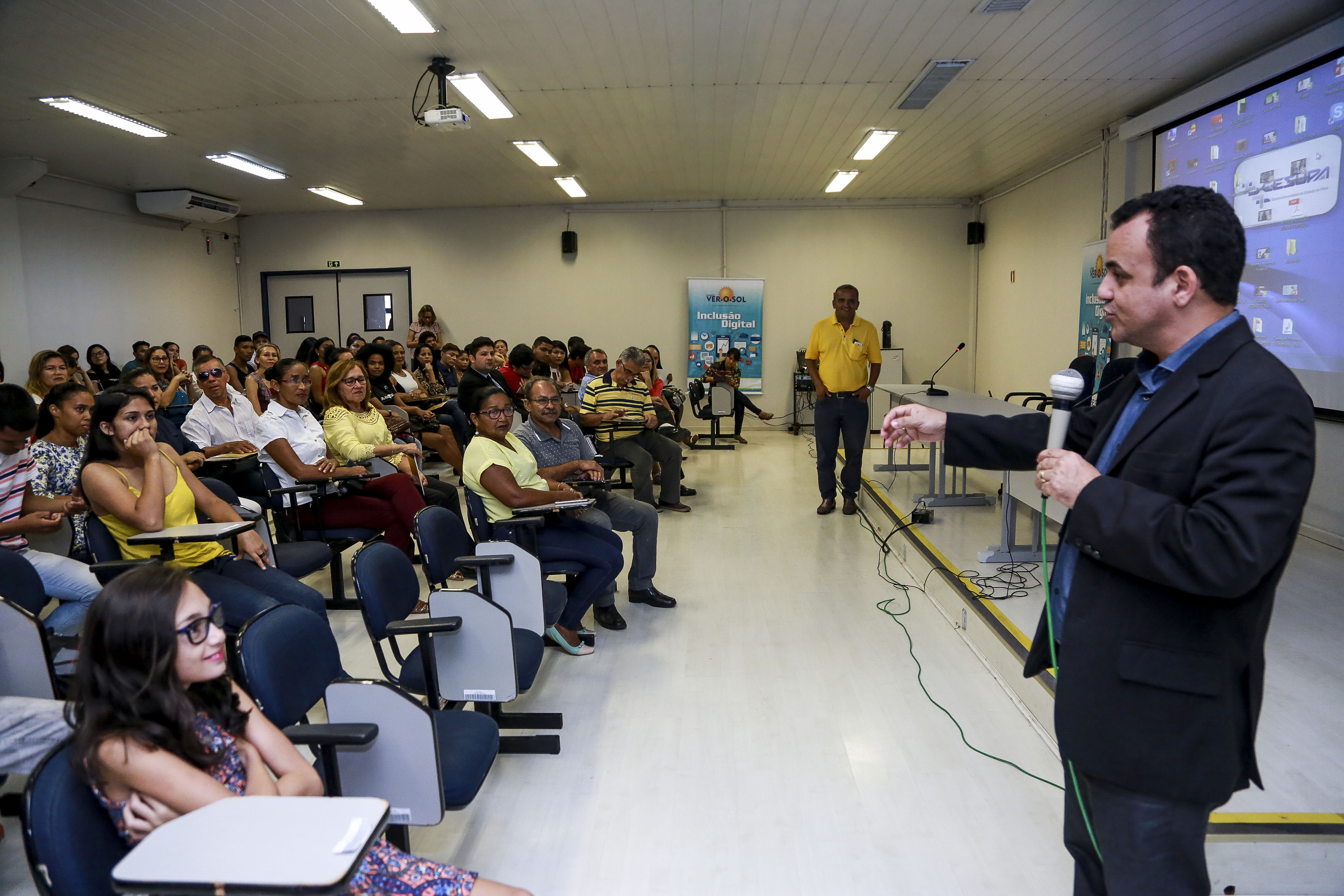 Fundo Ver-o-Sol certifica 160 alunos em Informática Básica e Avançada