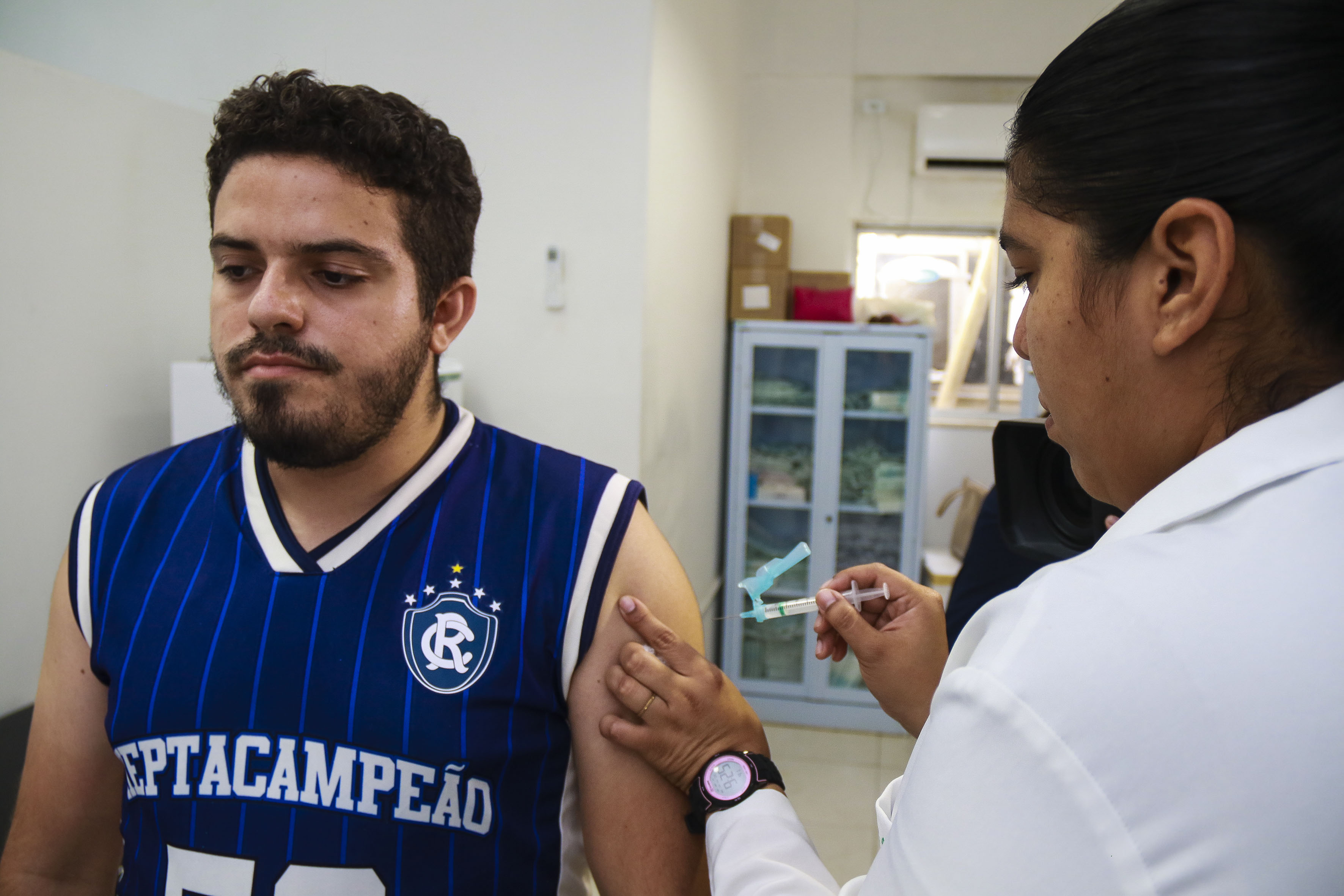 Postos abriram neste sábado para vacinação contra HPV e meningites bacterianas