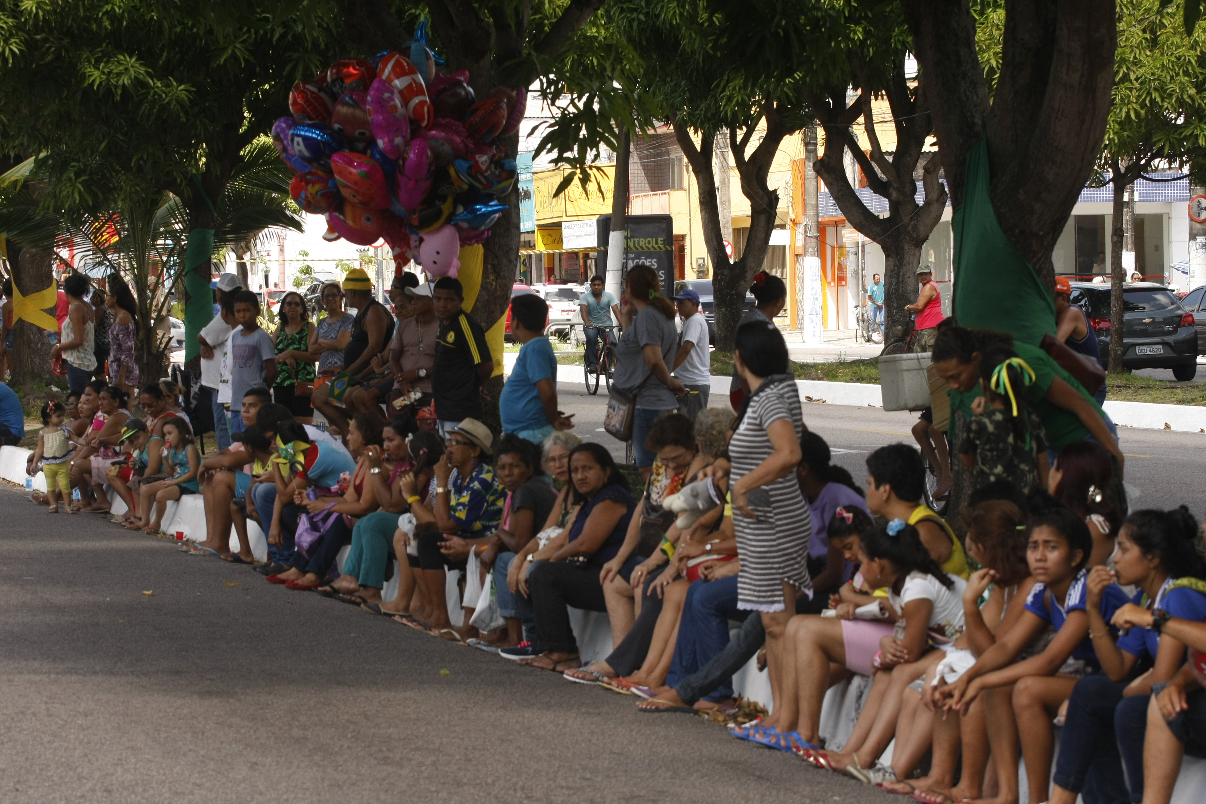 Cultura de paz é tema de desfile escolar infantil no bairro da Pedreira 
