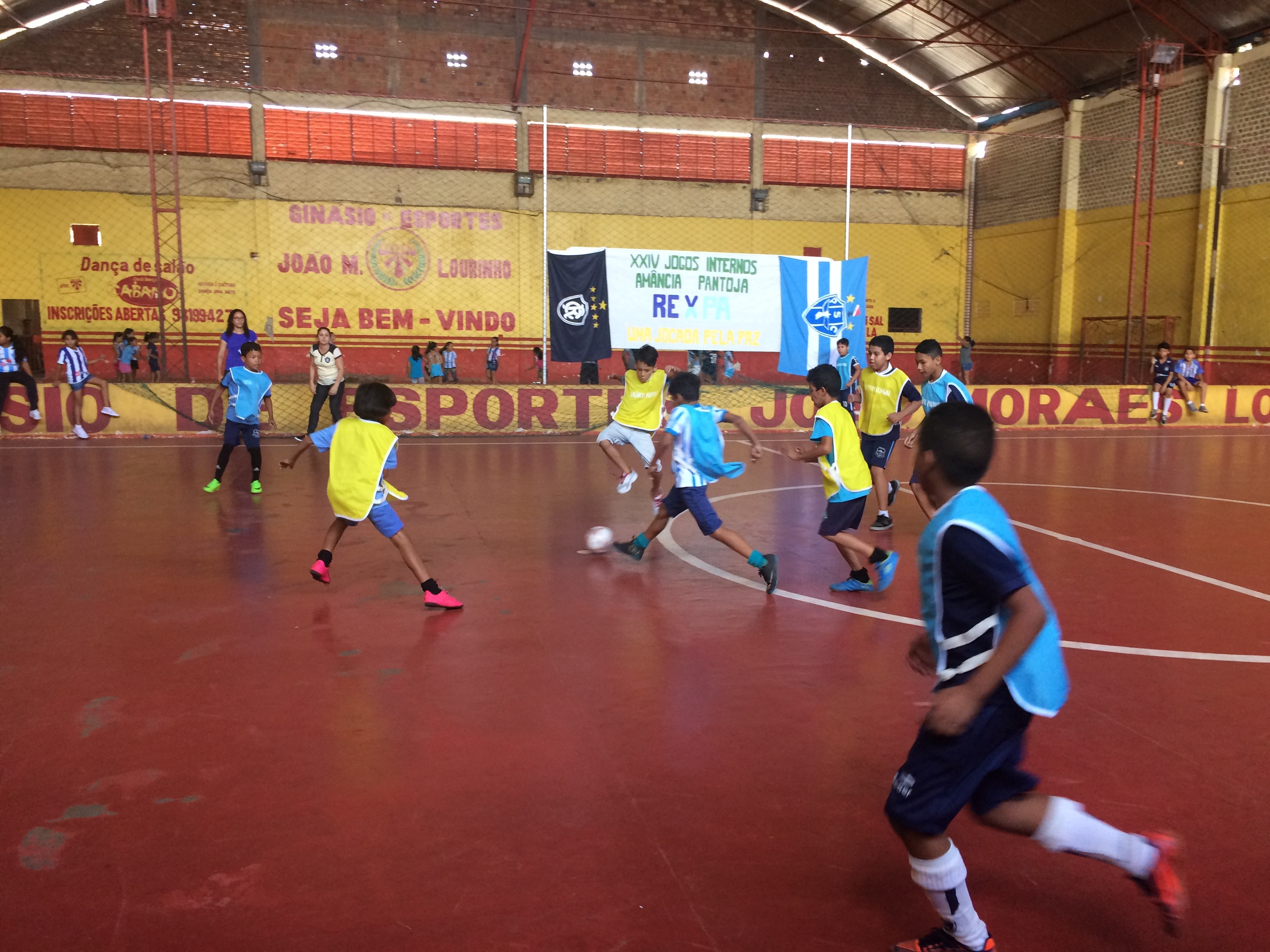 Alunos de escola municipal disputam RexPa  em diversas modalidades esportivas