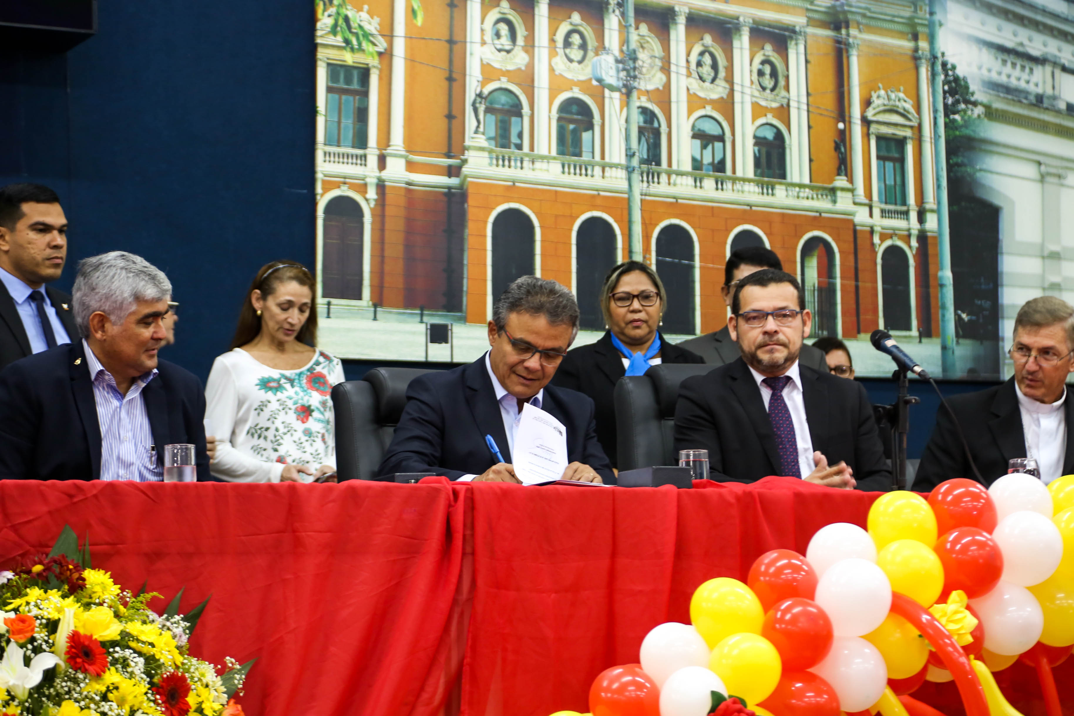Prefeito sanciona lei que institui o Dia Municipal de Nossa Senhora de Nazaré