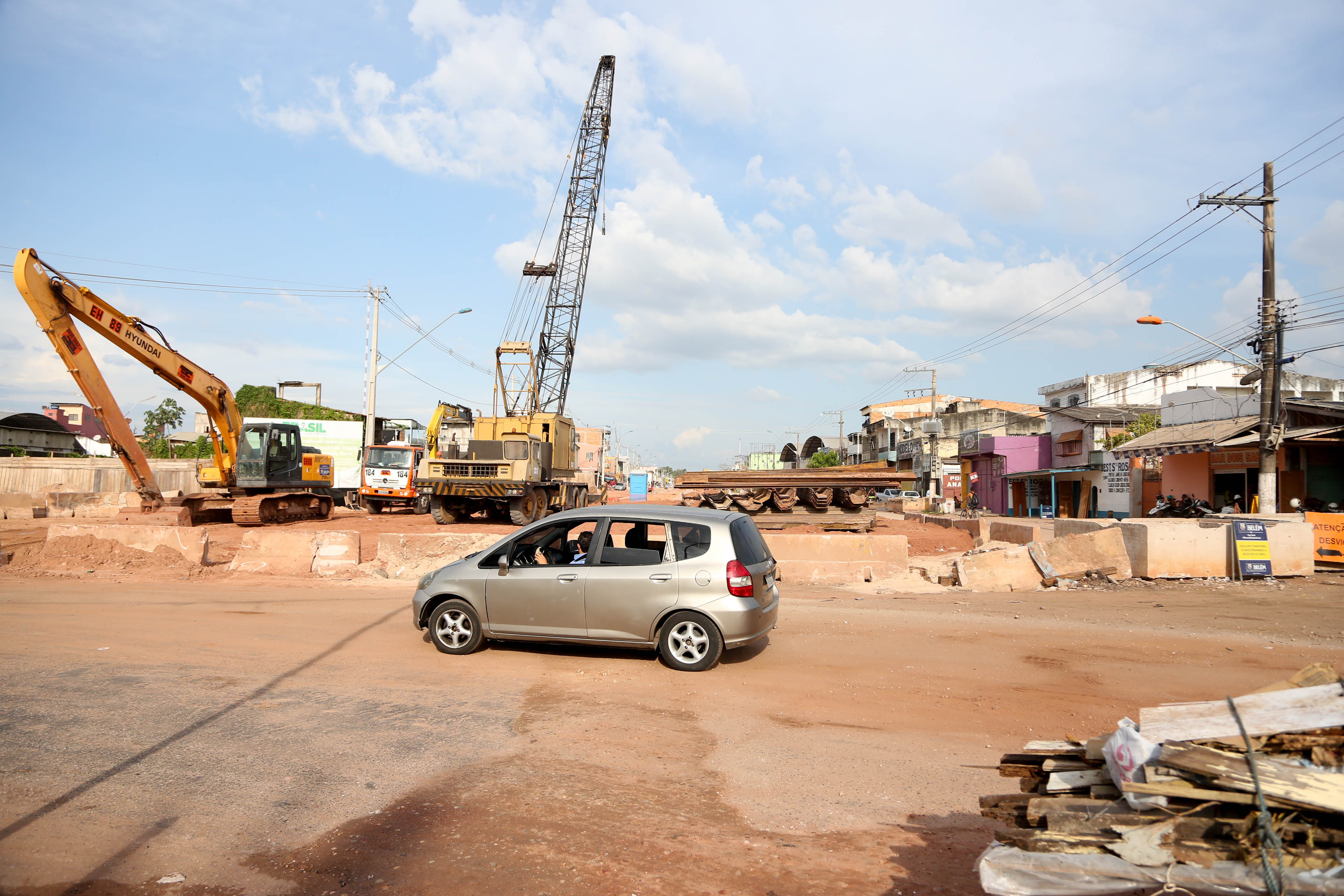 Obras de macrodrenagem prosseguem na Bernardo Sayão e alteram itinerários de ônibus