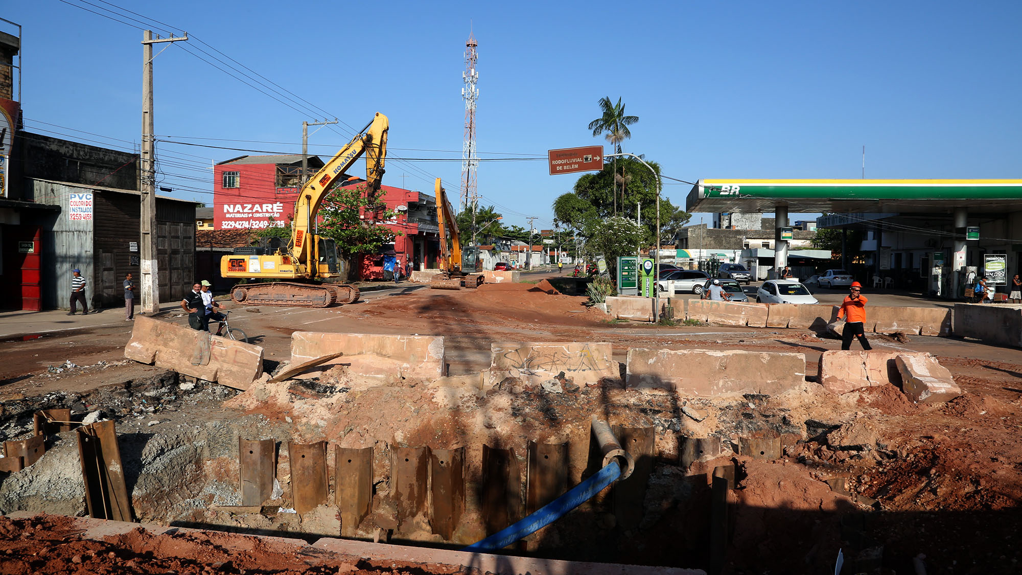 Trânsito na Avenida Bernardo Sayão é alterado para obras de macrodrenagem