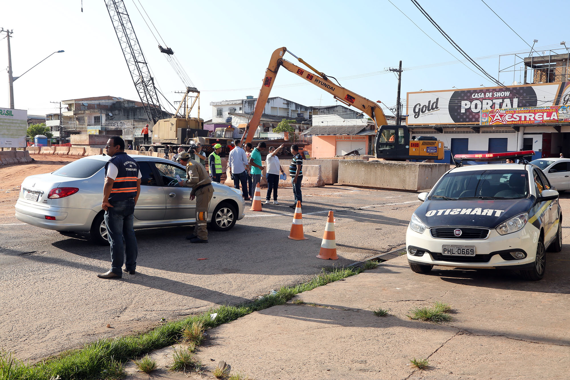 Trânsito na Avenida Bernardo Sayão é alterado para obras de macrodrenagem