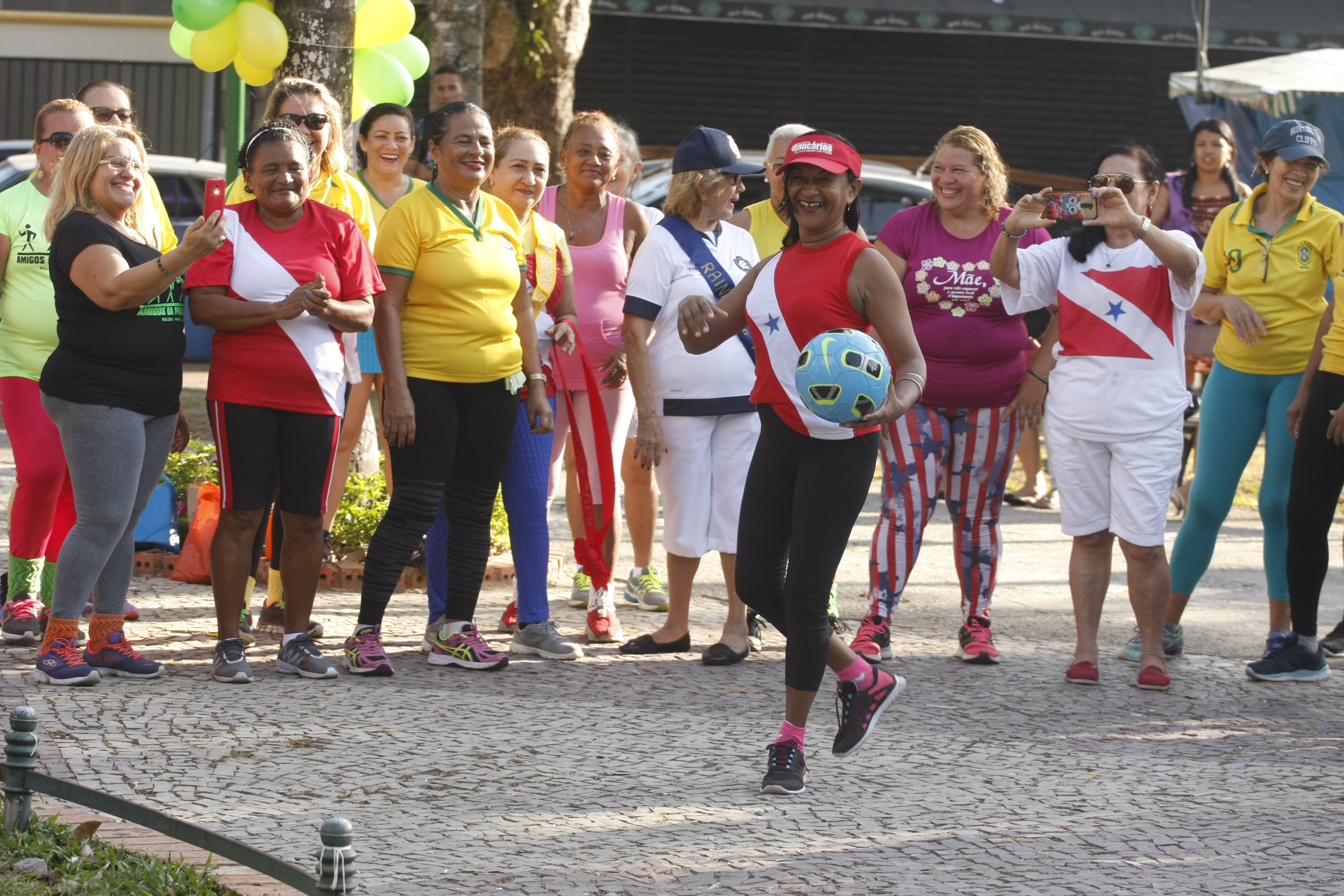 Jogos Recreativos da Praça Brasil divertem participantes nesta quinta-feira, 14