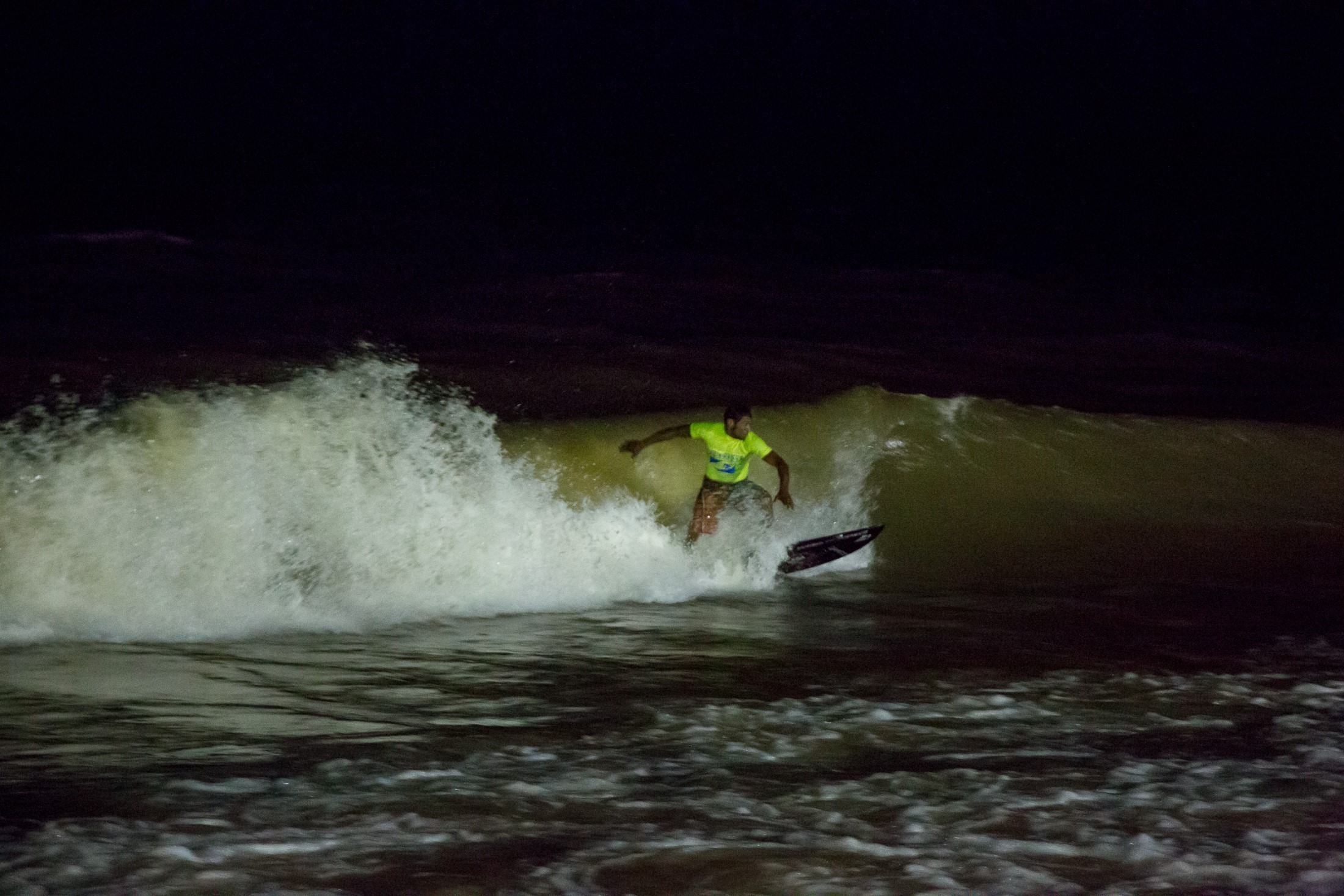 Surf noturno de água doce é novidade no Campeonato Paraense