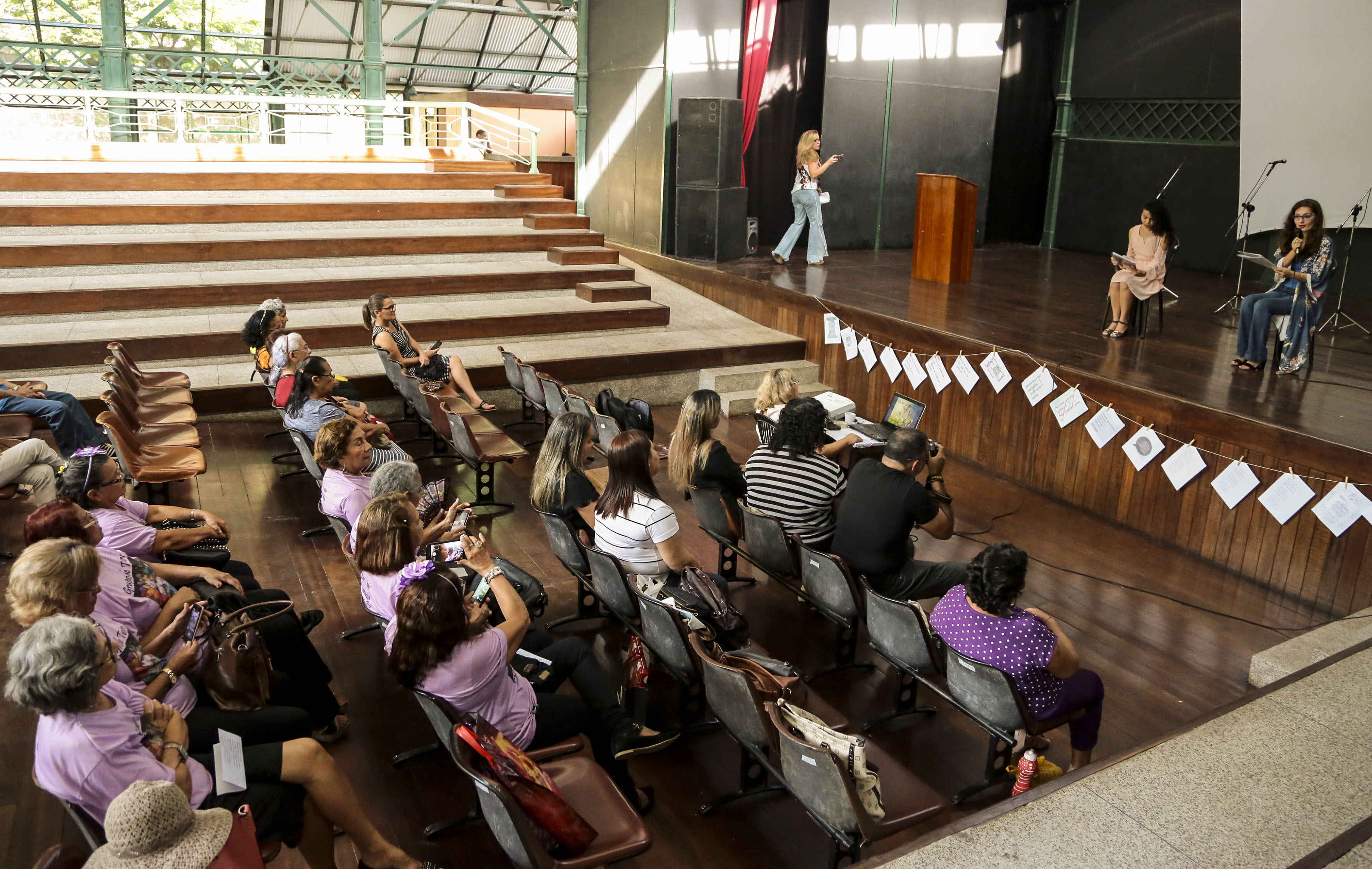 Sarau Literário promove roda de poesia para os idosos da UMS Marambaia