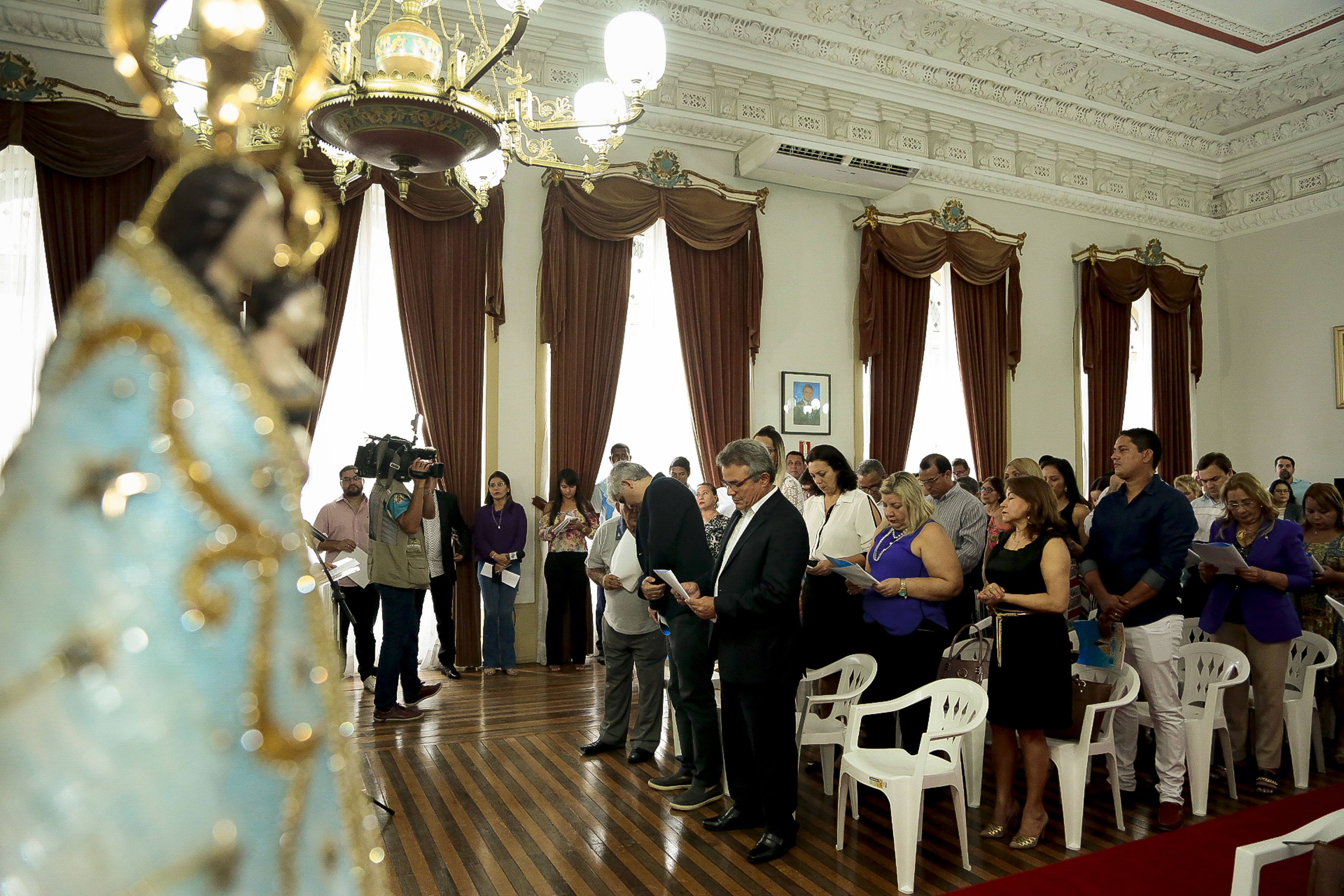 Servidores da PMB celebram visita da imagem peregrina de Nossa Senhora de Nazaré