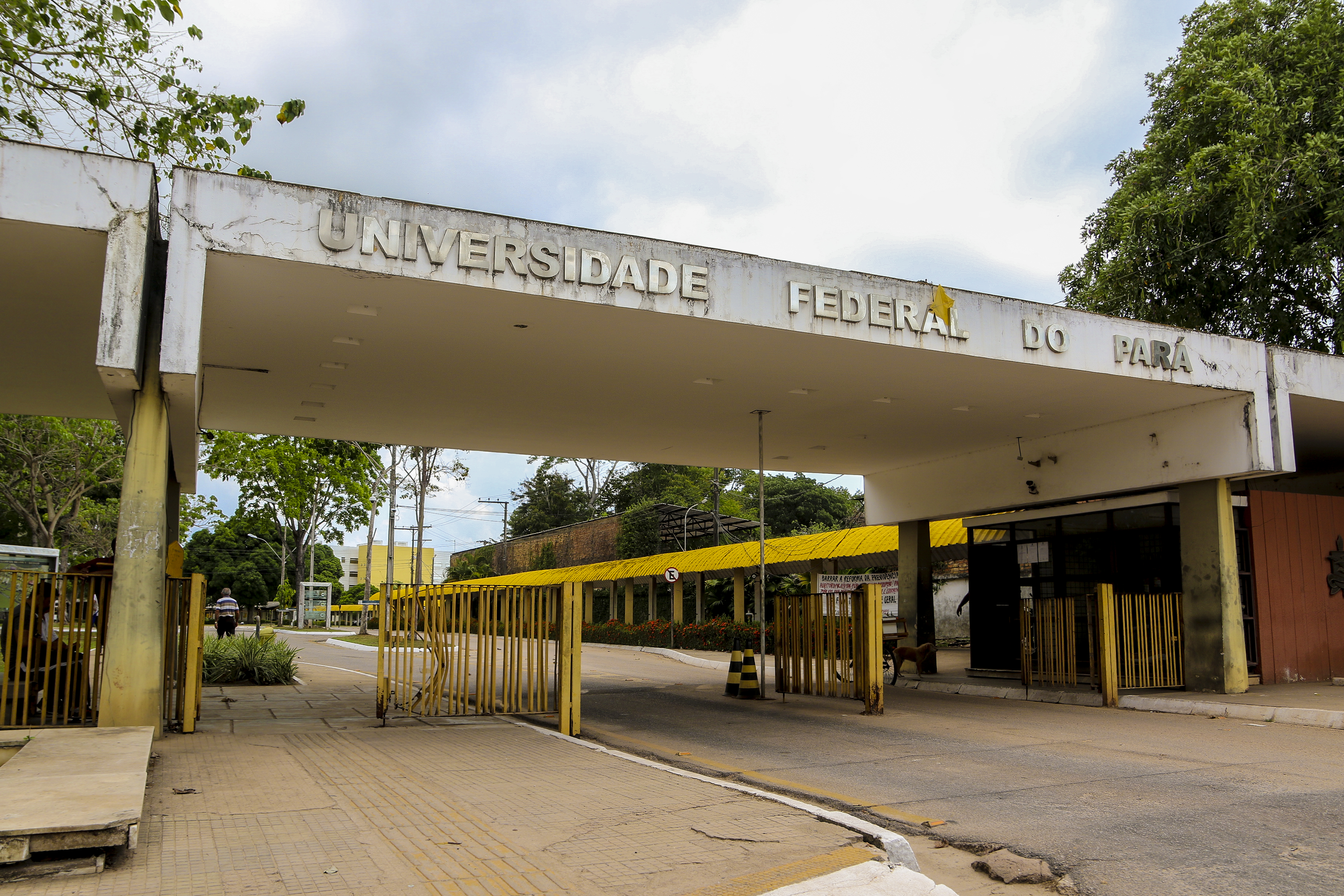 Alunos do Pré-Vestibular Municipal visitam campus da UFPA