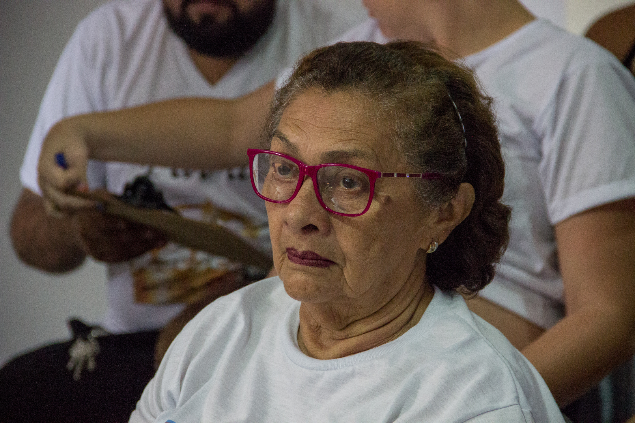 Oficina orienta idosos sobre uso de aplicativo de mensagens instantâneas