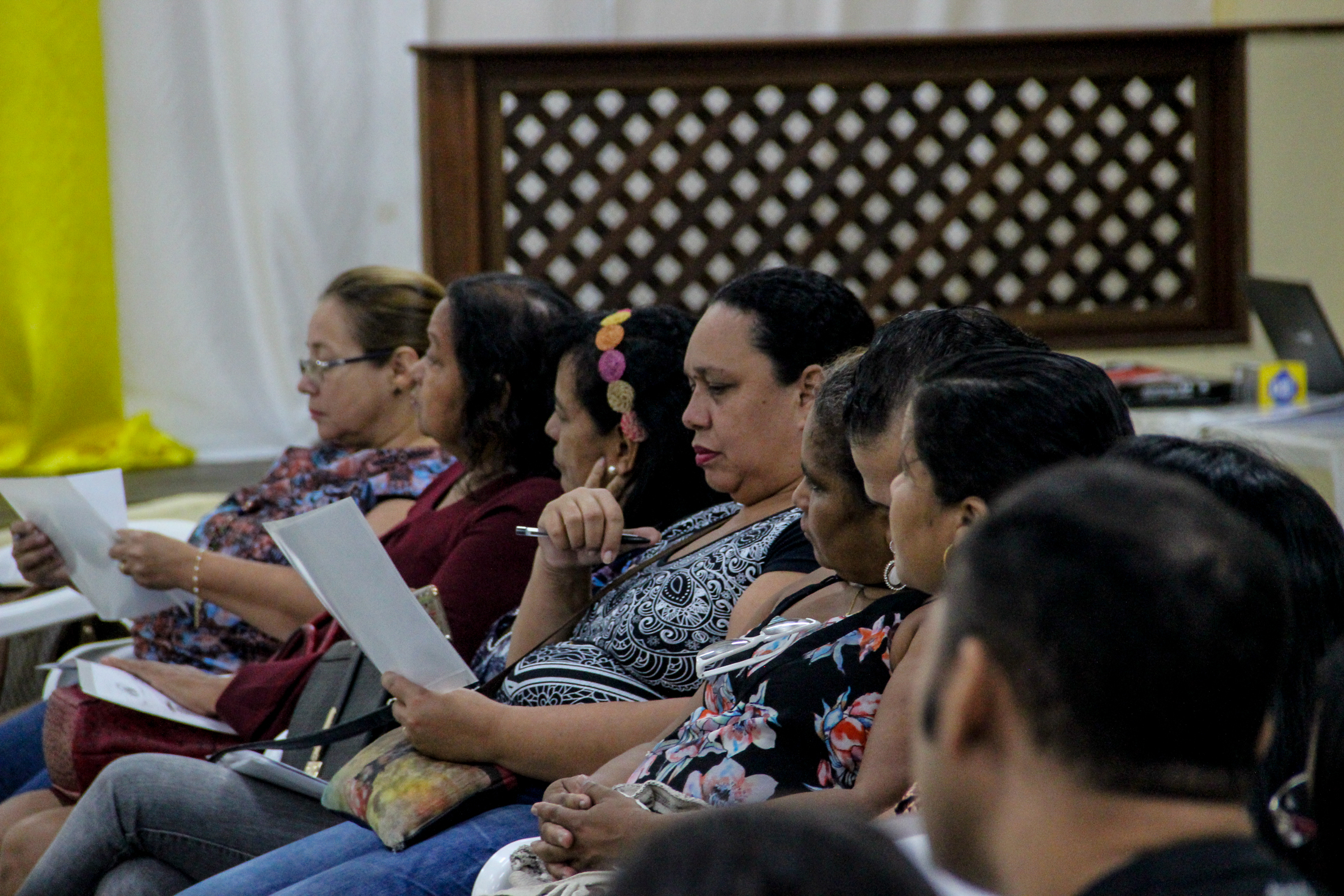 Curso discute atendimento e resgate de moradores de rua em Belém