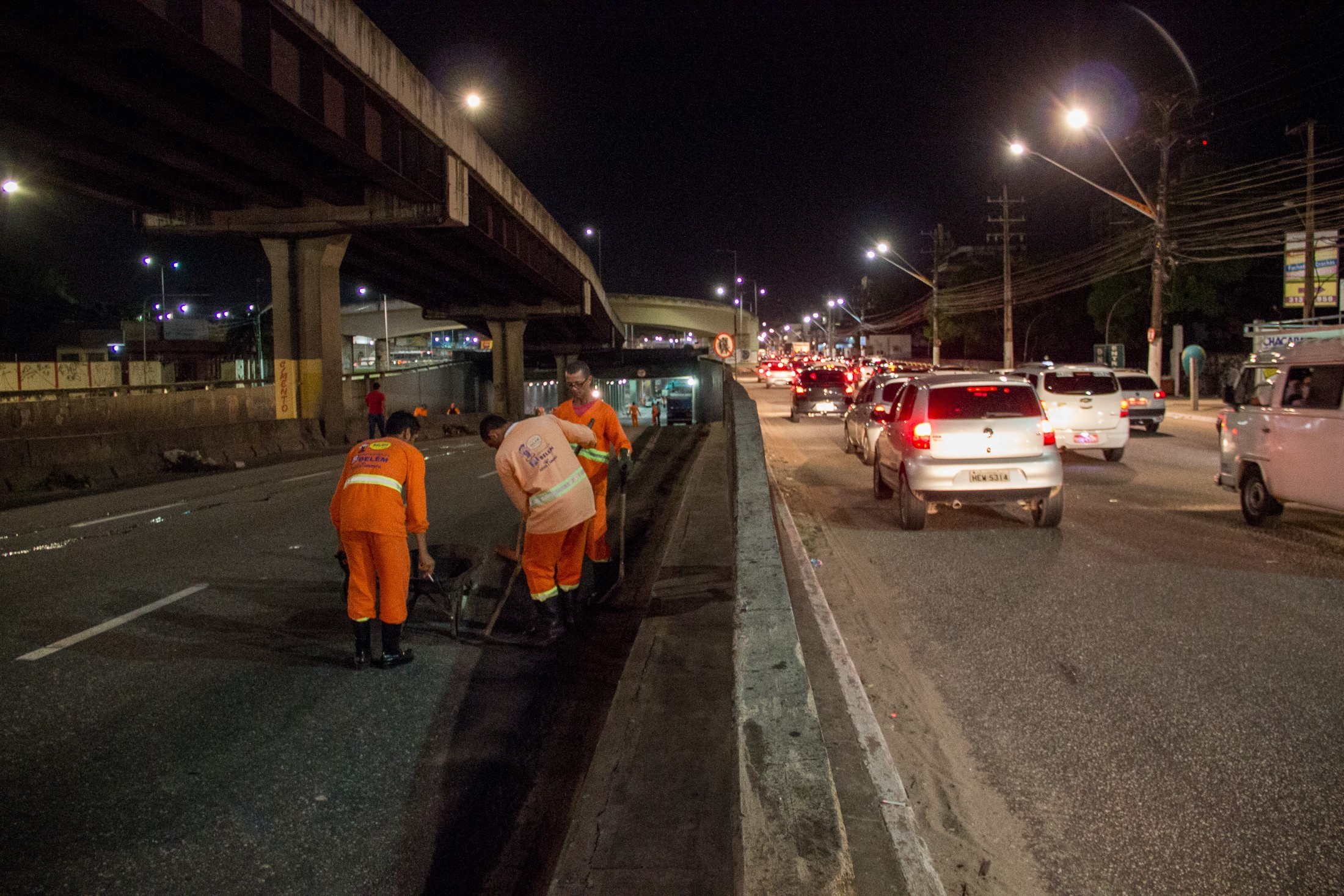 Prefeitura faz limpeza e manutenção no Complexo do Entroncamento