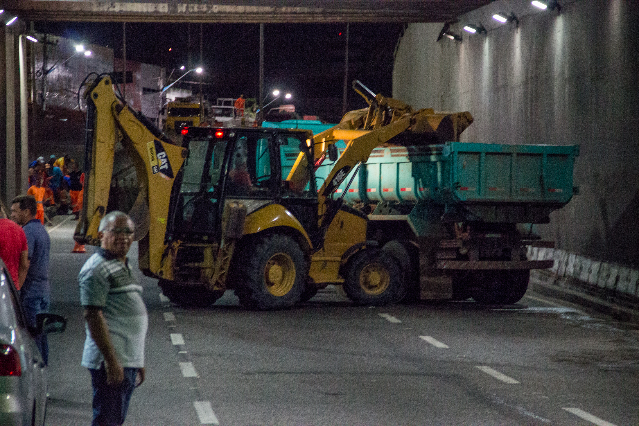 Prefeitura faz limpeza e manutenção no Complexo do Entroncamento