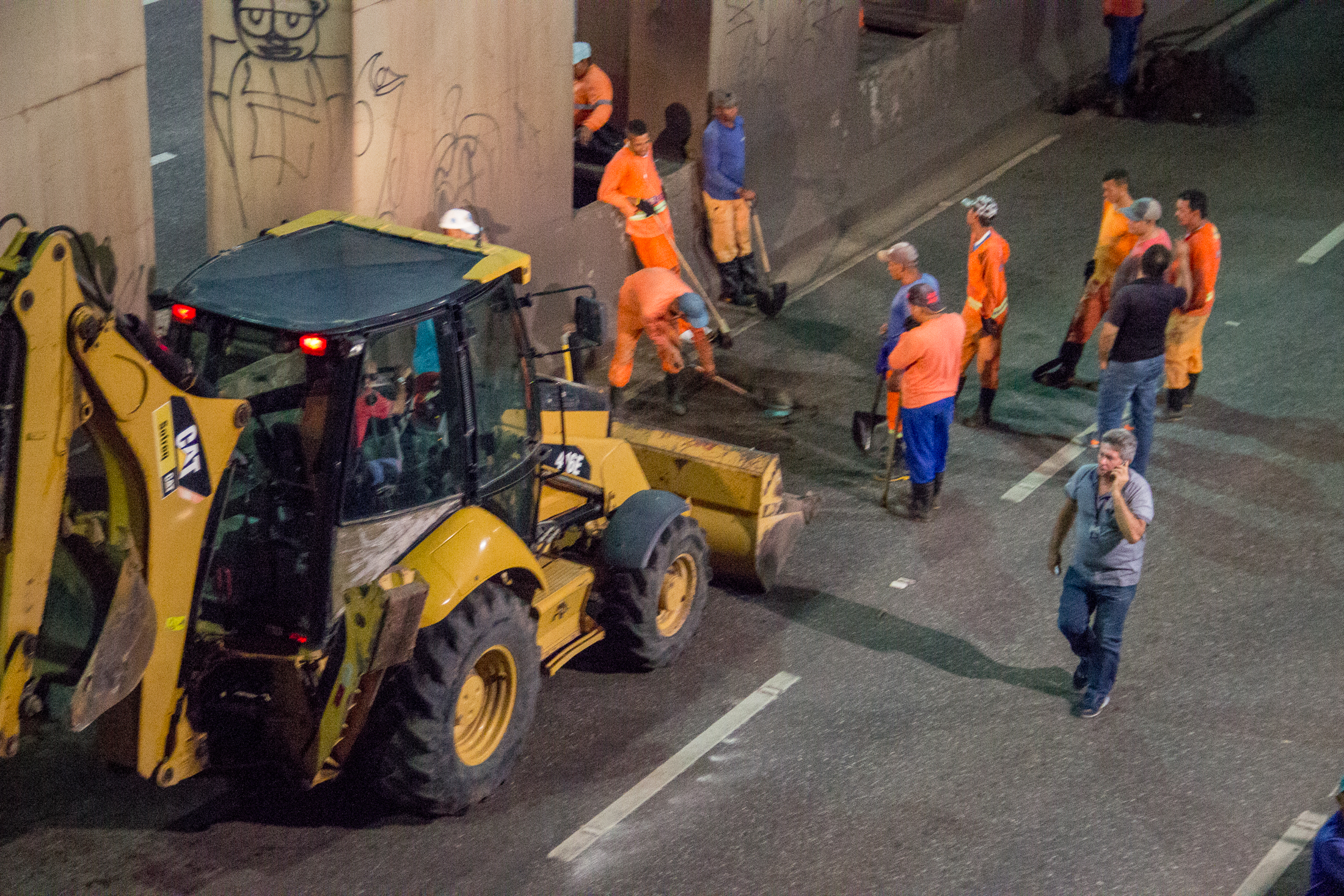 Prefeitura faz limpeza e manutenção no Complexo do Entroncamento