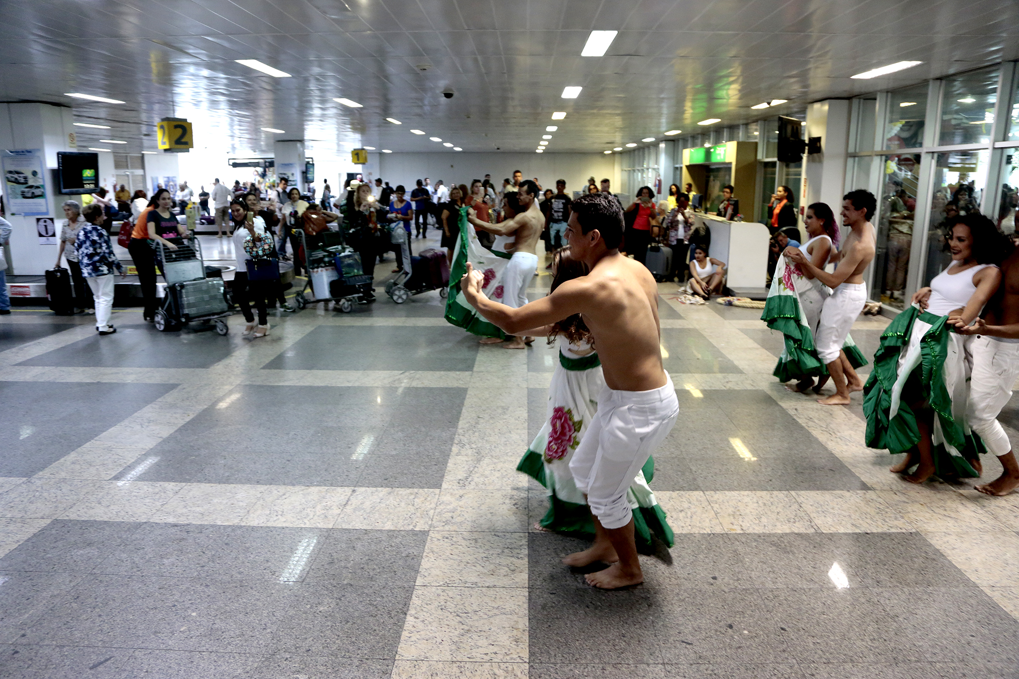 Receptivo da Belemtur encanta passageiros no Aeroporto de Val-de-Cães