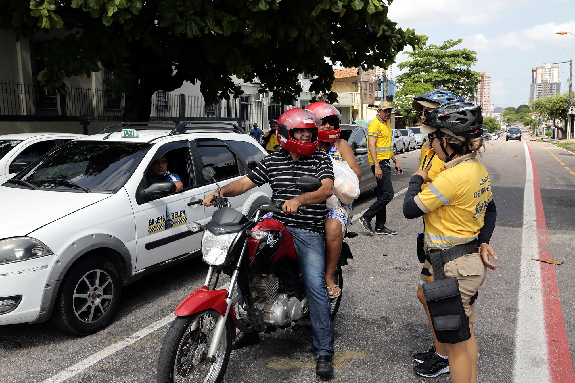 Motoristas são fiscalizados em trecho de mão única da Vileta