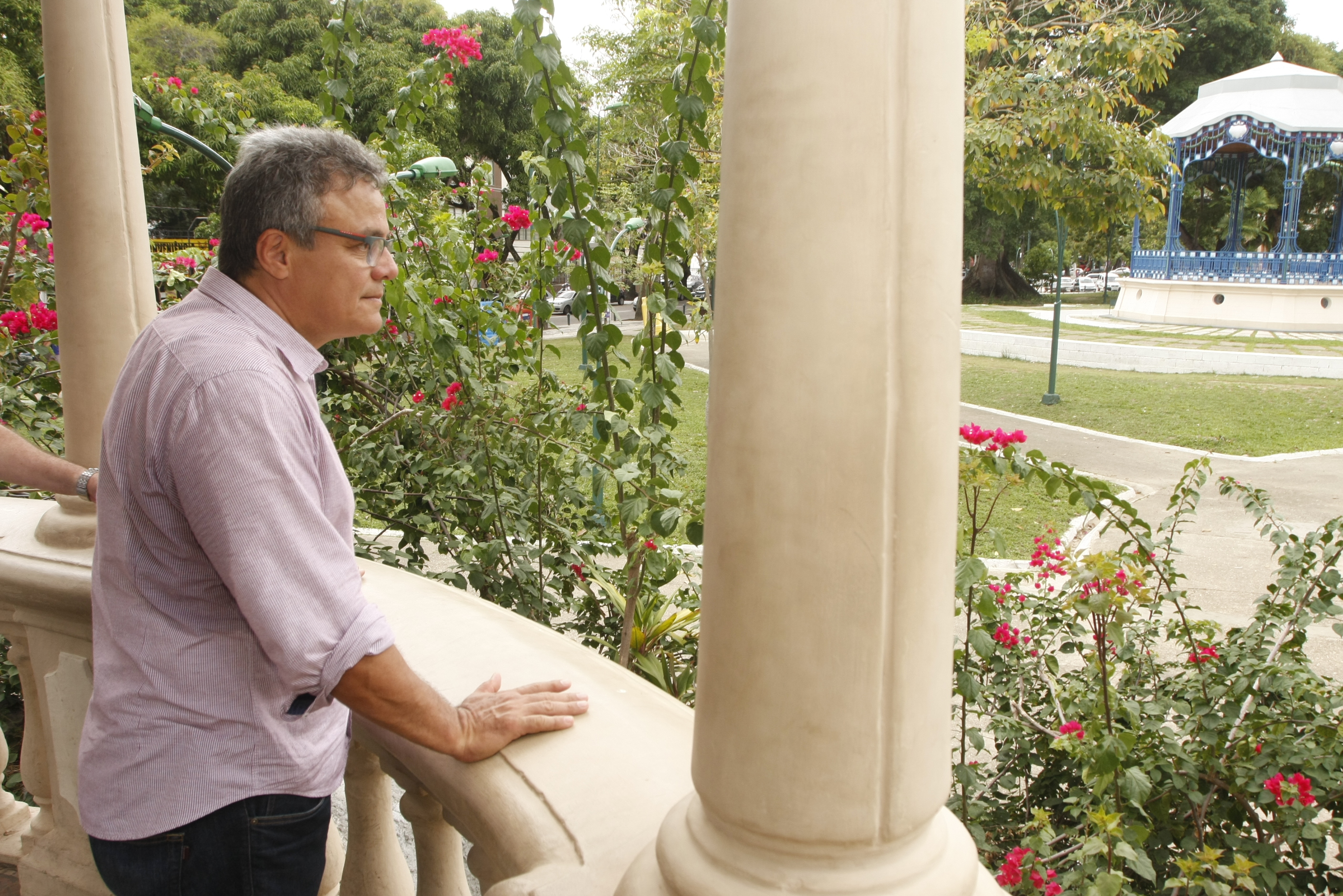 Prefeitura entrega Praça da República reformada para a população