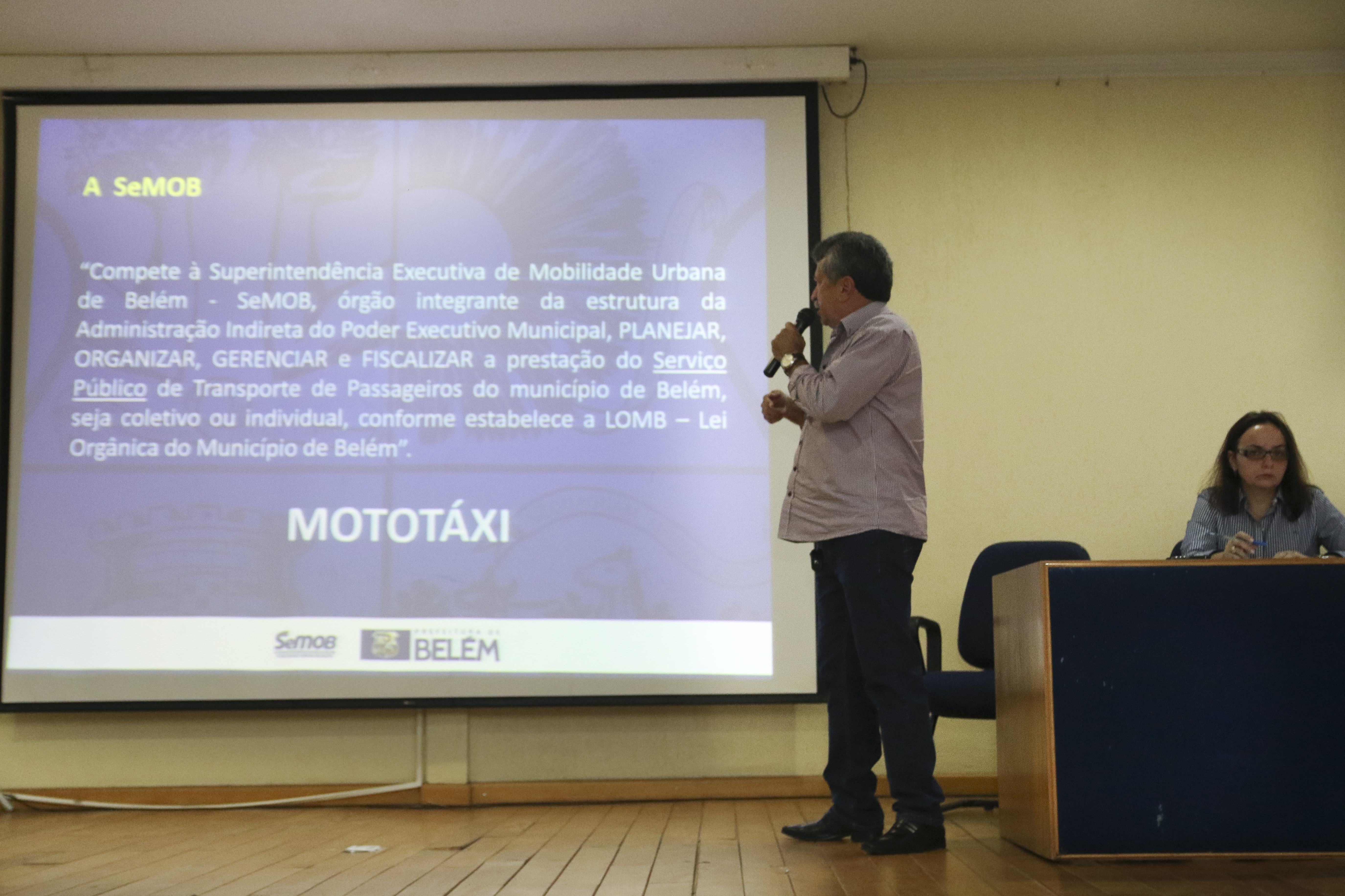 Mototaxistas e interessados na prestação do serviço participam de reunião pública