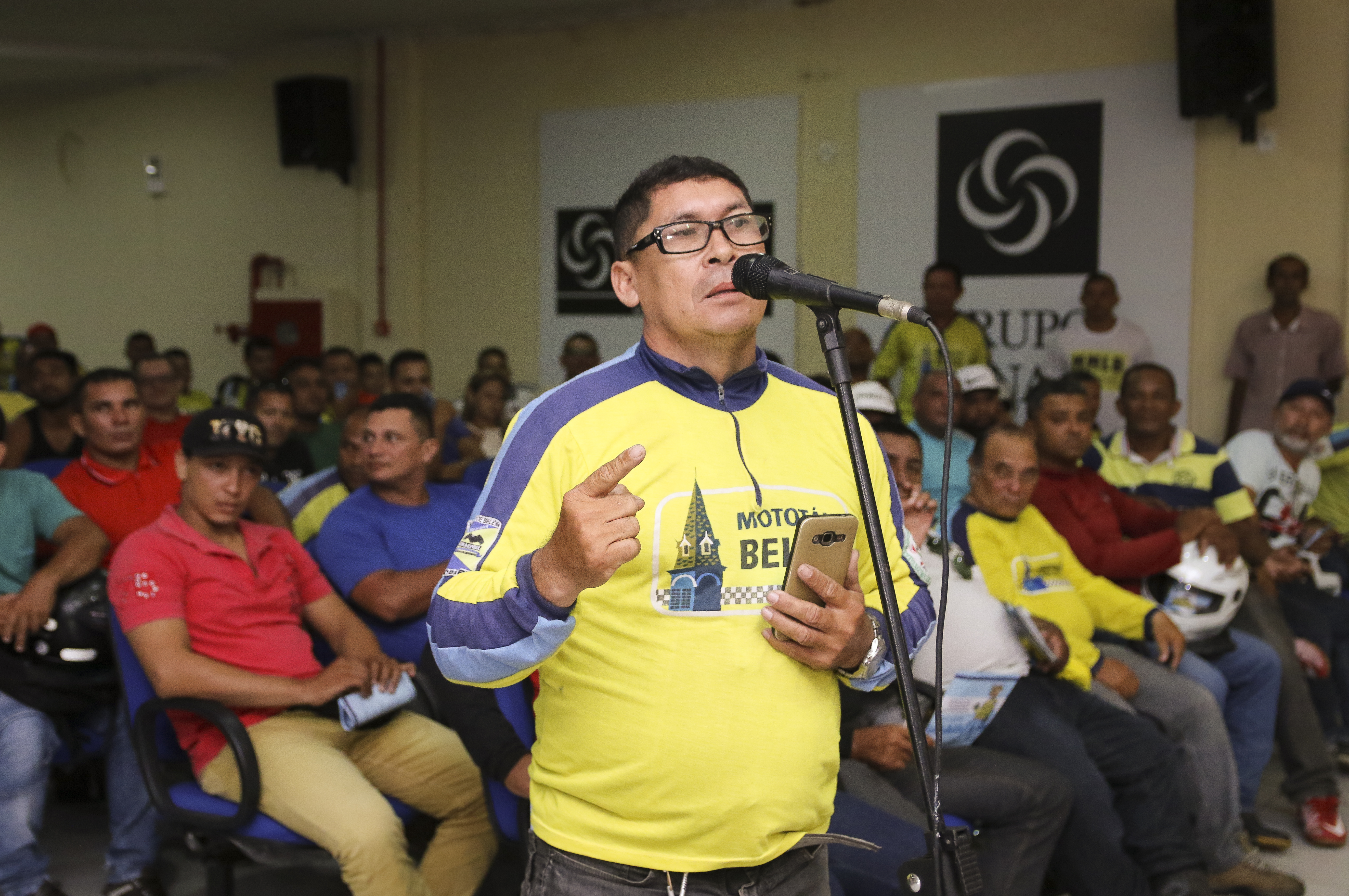 Mototaxistas e interessados na prestação do serviço participam de reunião pública