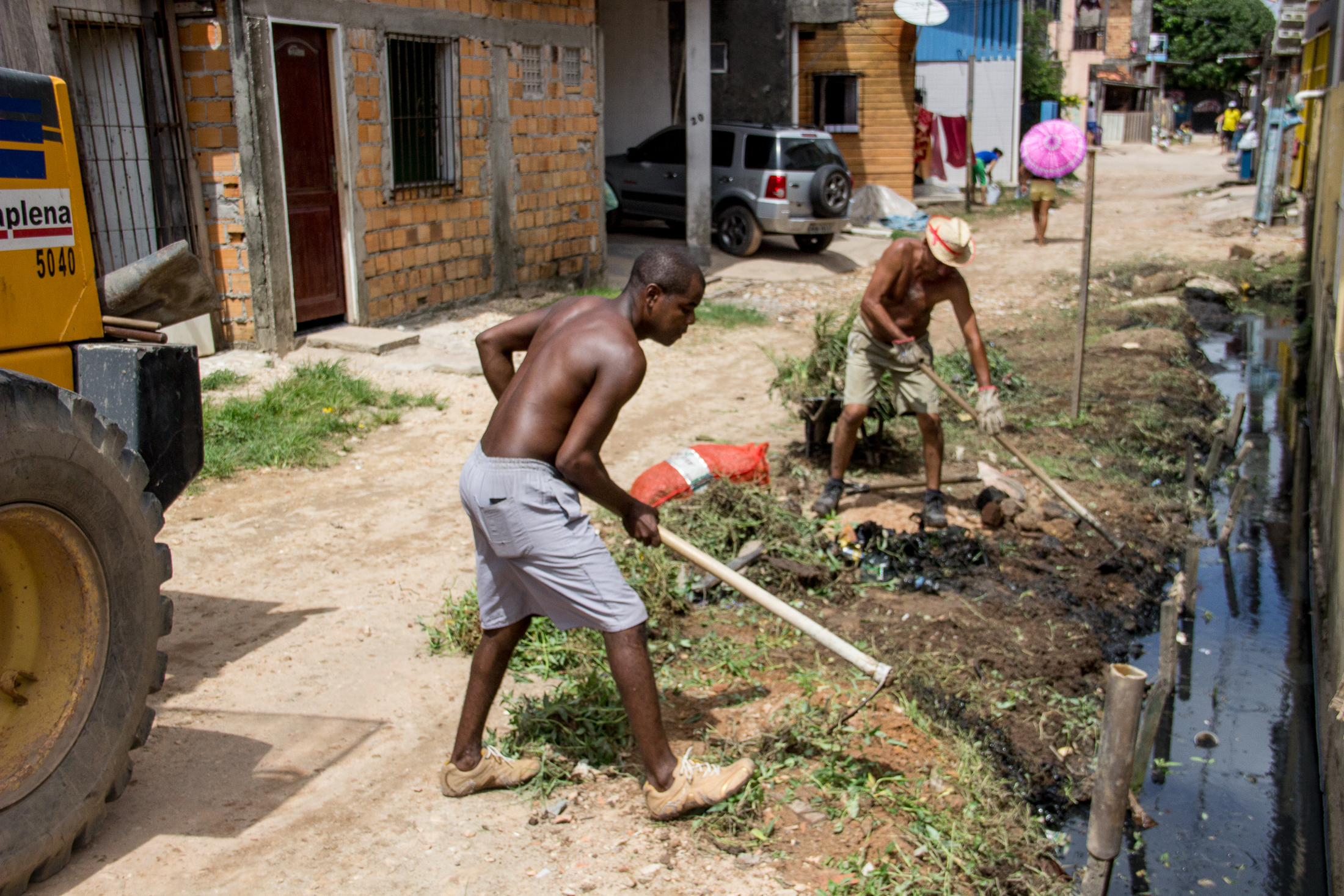 Mutirão da Prefeitura recolhe 40 toneladas de entulho no Canal da 3 de Maio
