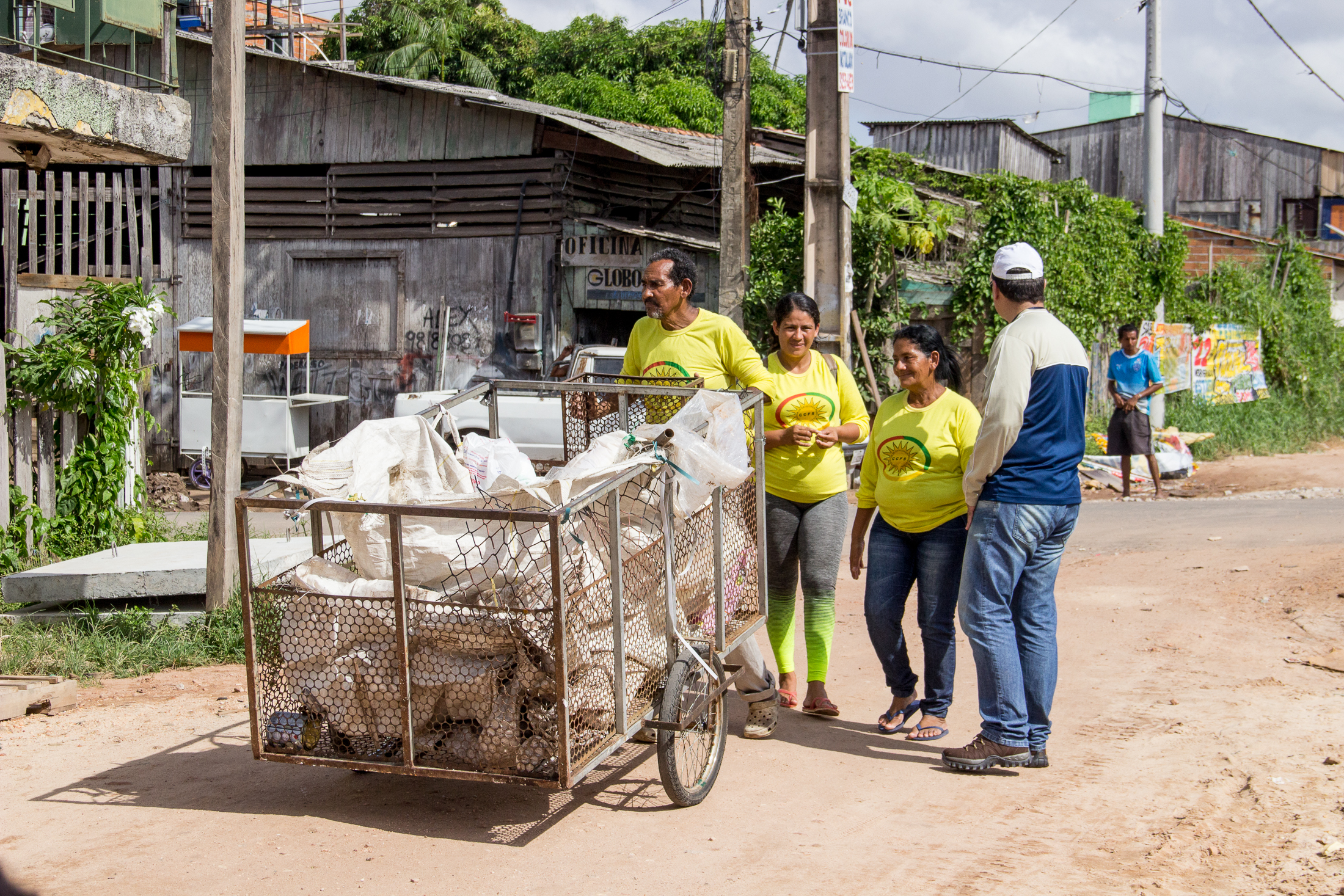 Mutirão da Prefeitura recolhe 40 toneladas de entulho no Canal da 3 de Maio