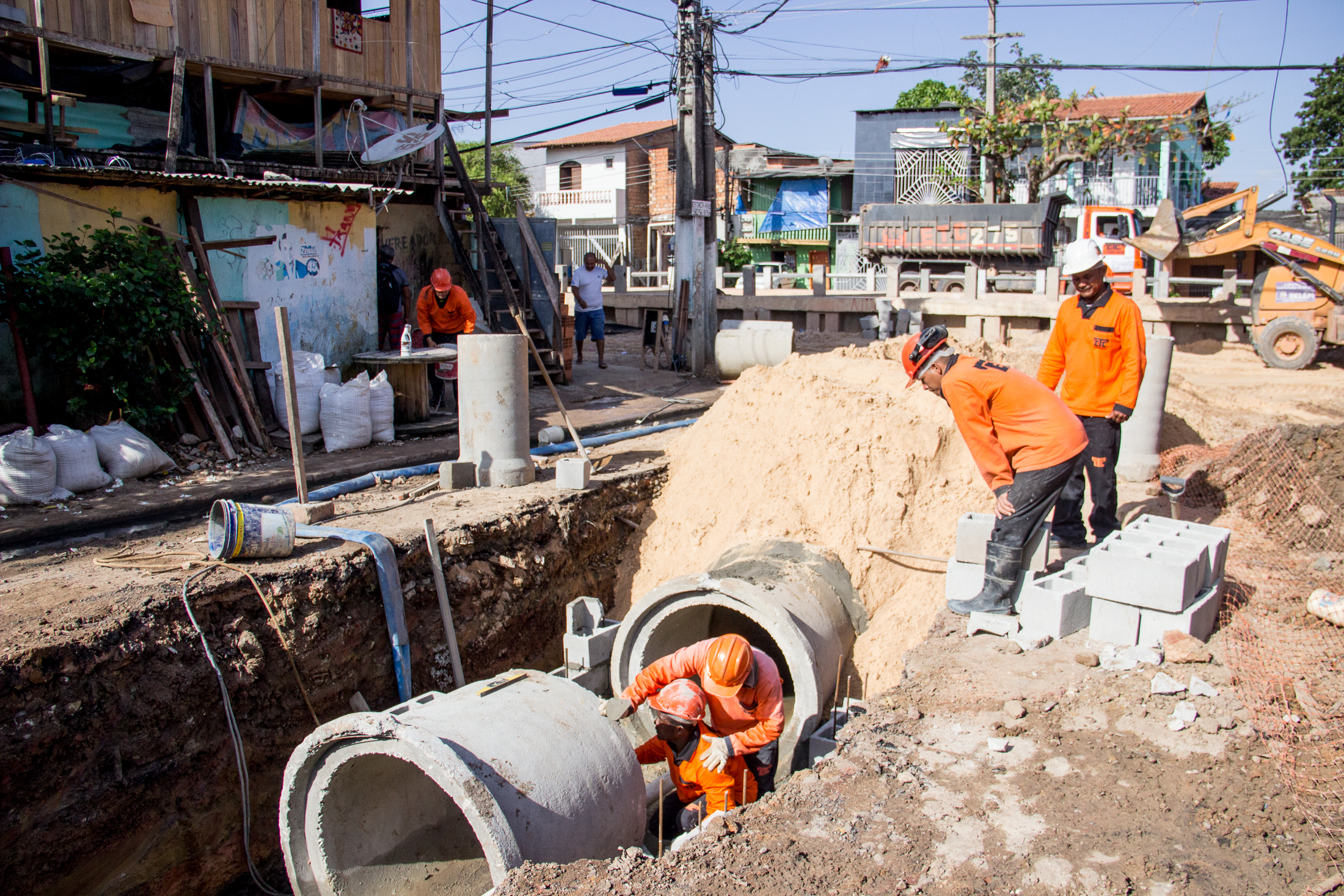 Mutirão da Prefeitura recolhe 40 toneladas de entulho no Canal da 3 de Maio