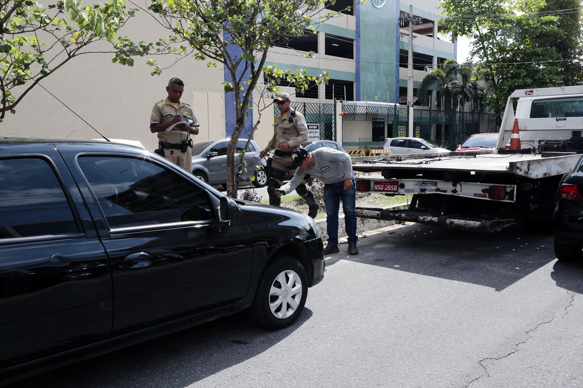 Semob coíbe estacionamento irregular no bairro do Marco