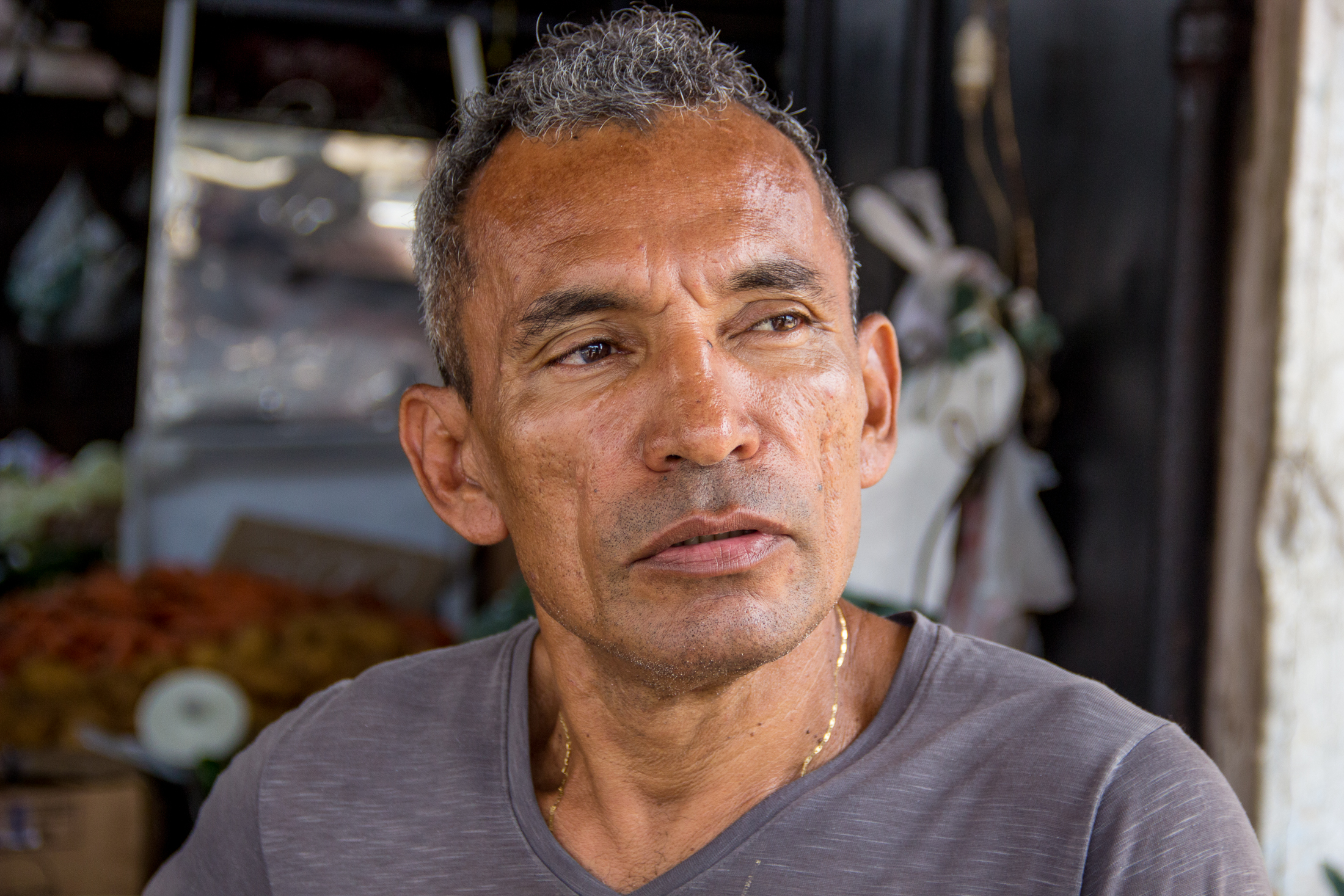 Novos contêineres e lixeiras são instalados em feiras e mercados