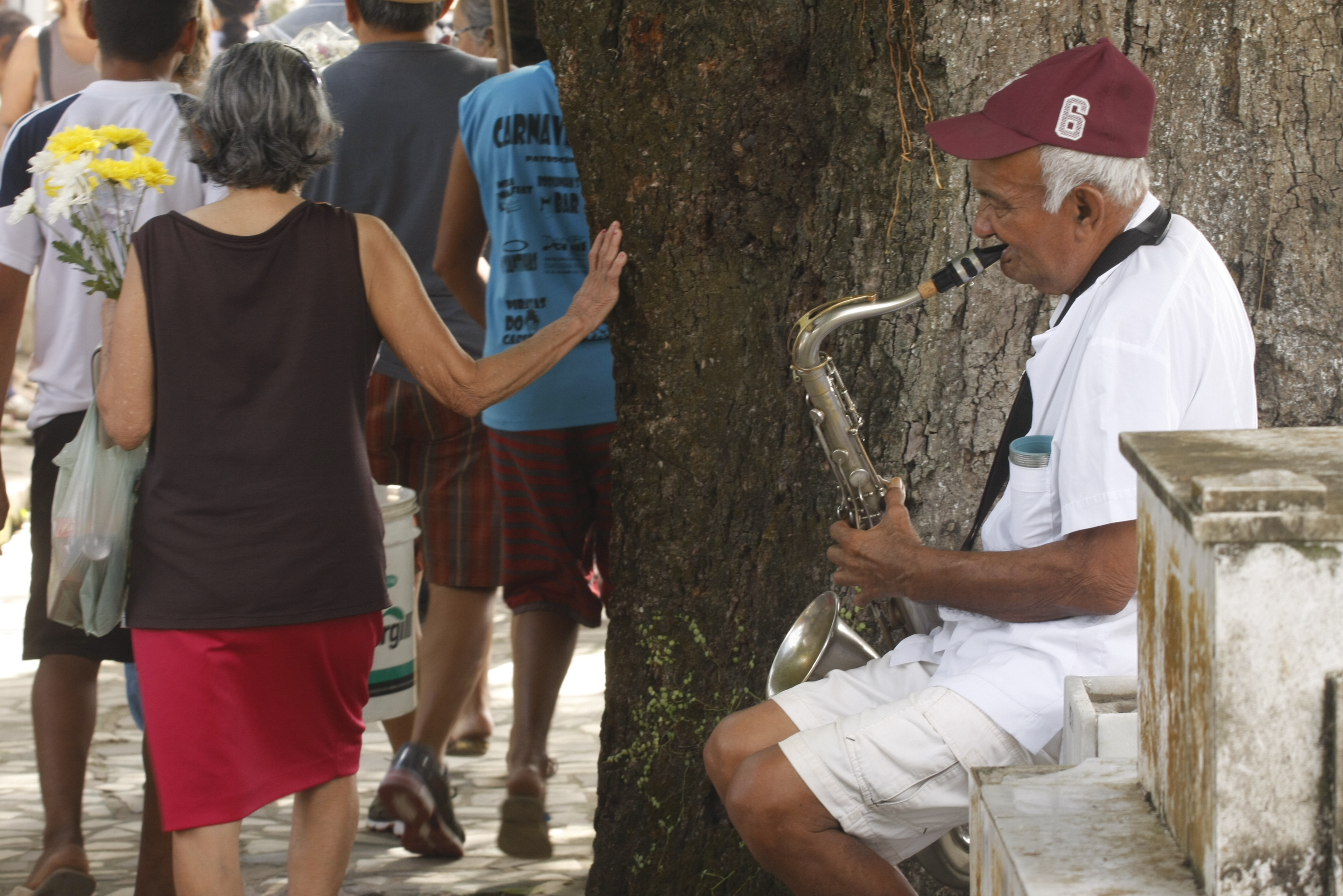 Dia de Finados registra grande movimentação nos cemitérios de Belém