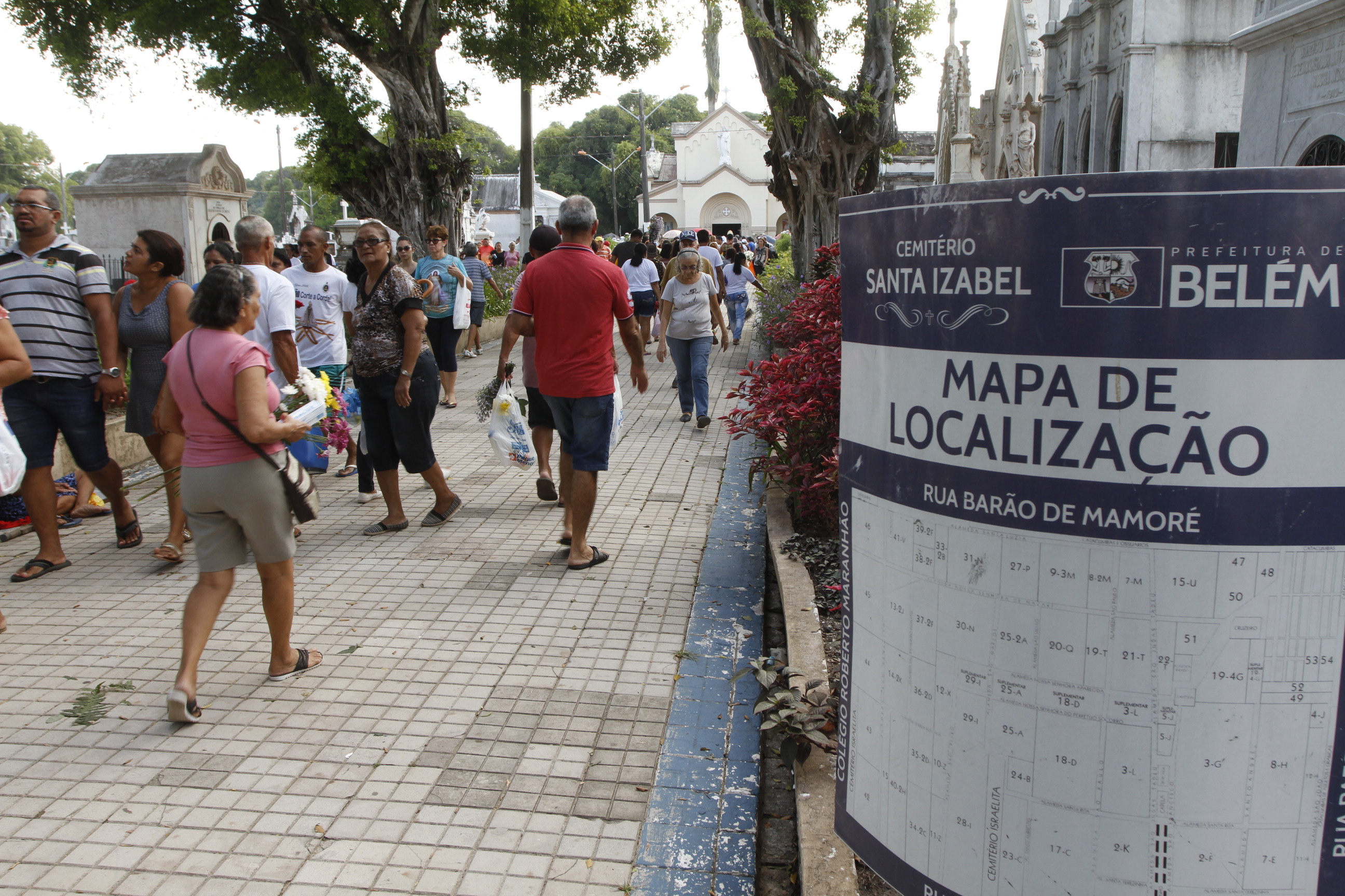 Dia de Finados registra grande movimentação nos cemitérios de Belém