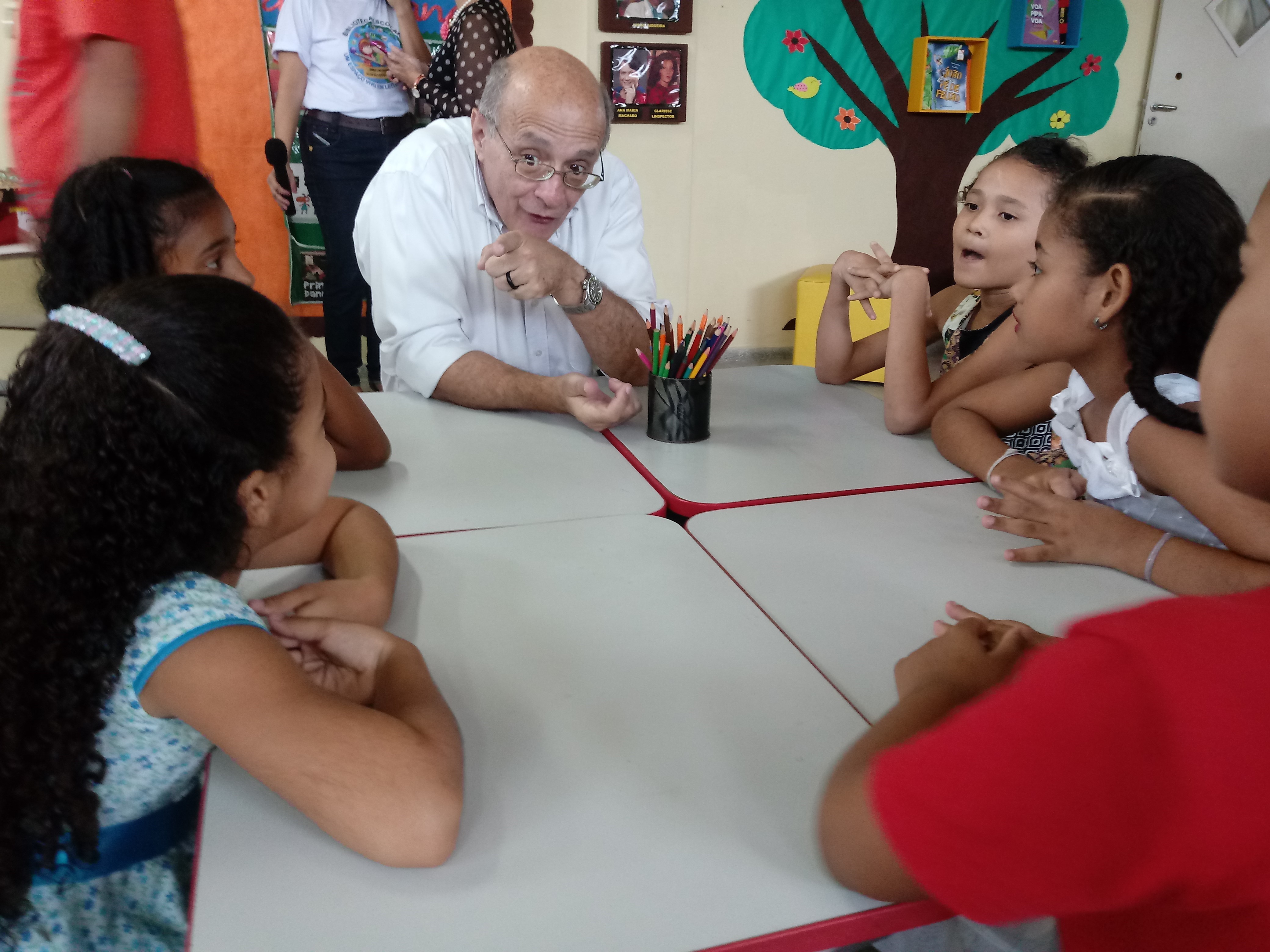 Biblioteca da Escola Municipal Alda Eutrópio ganha nome de estudante