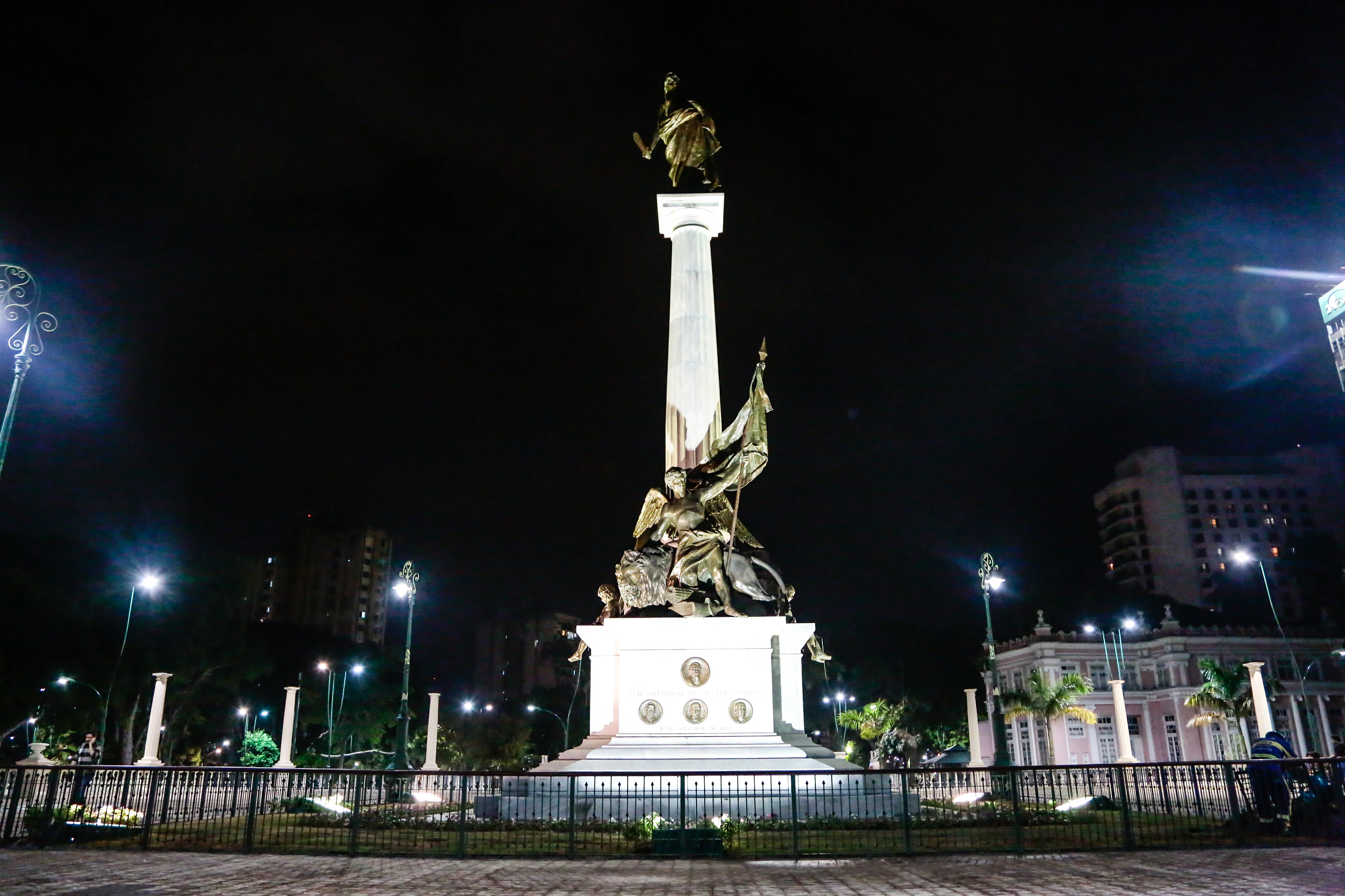 Praça da República é devolvida à população totalmente restaurada