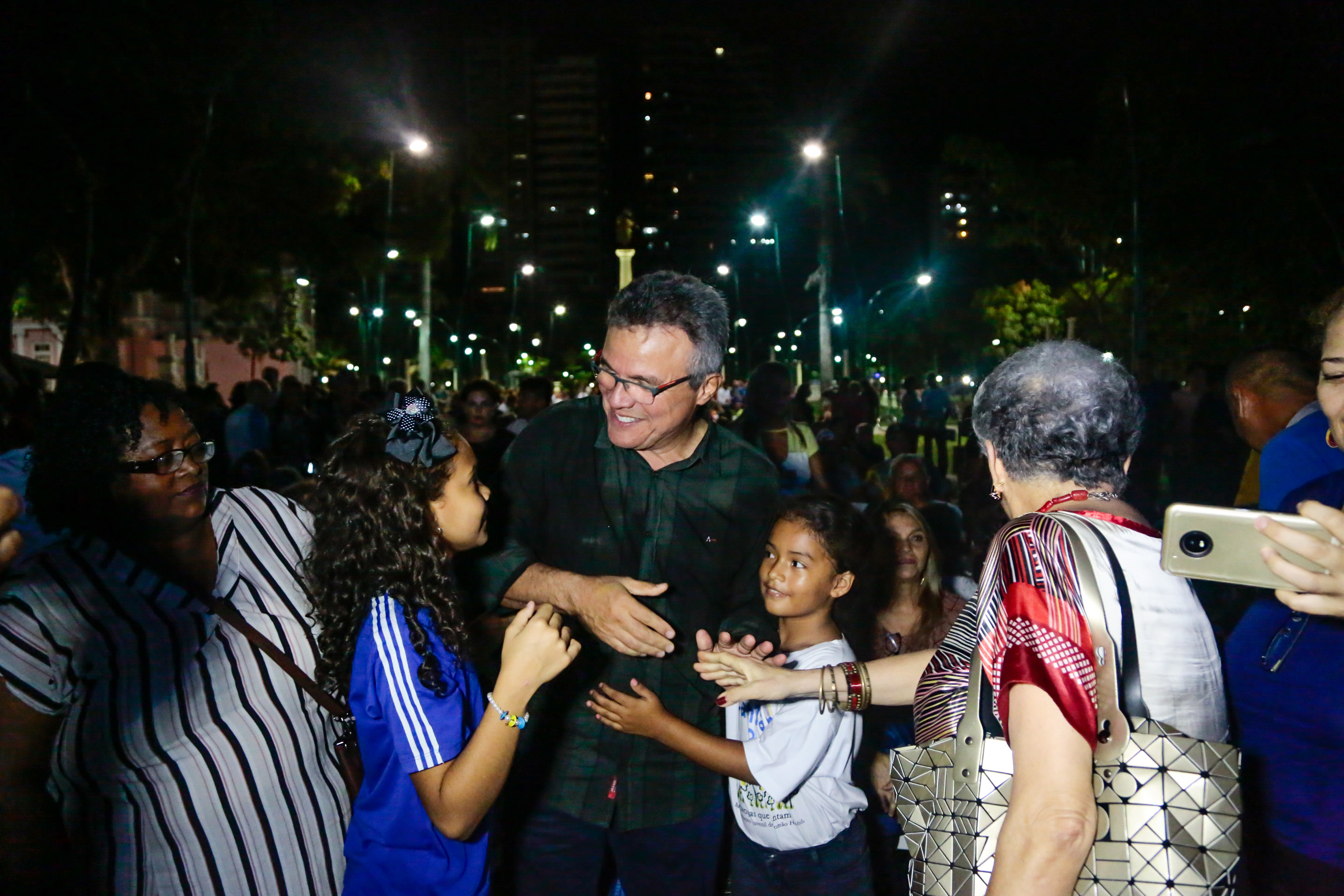 Praça da República é devolvida à população totalmente restaurada