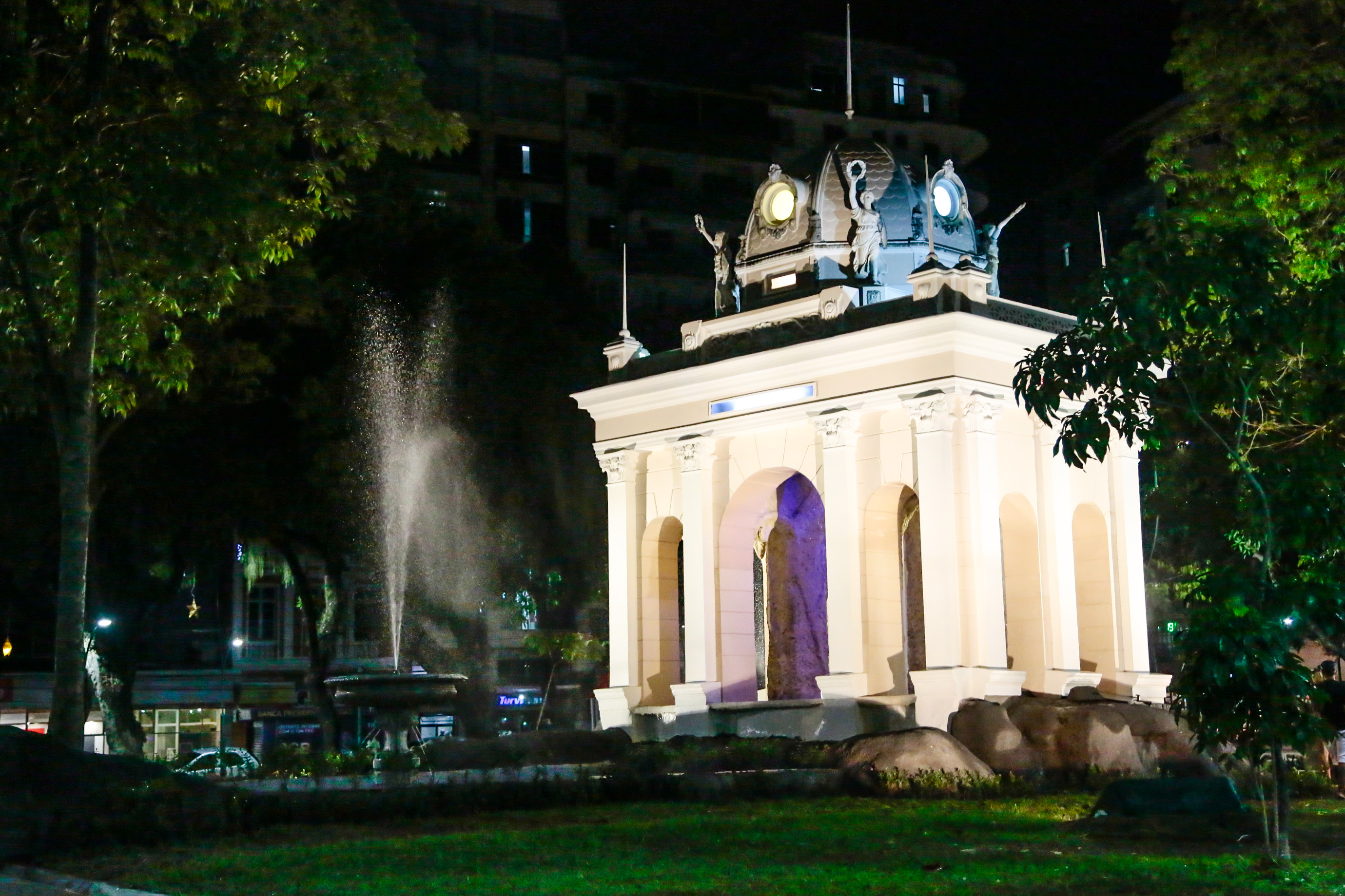 Praça da República é devolvida à população totalmente restaurada