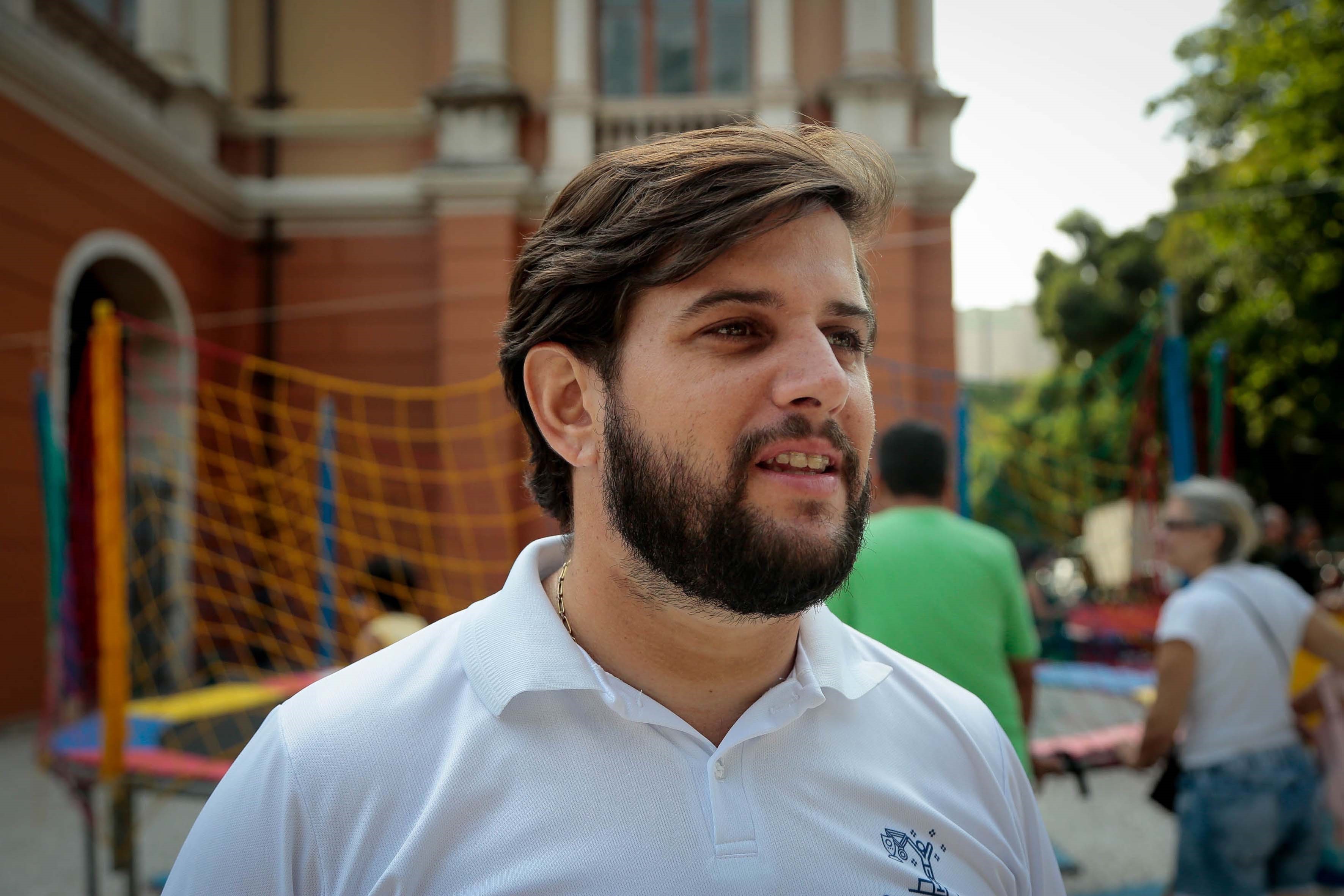 População aproveita o feriado para se exercitar e se divertir na nova Praça da República