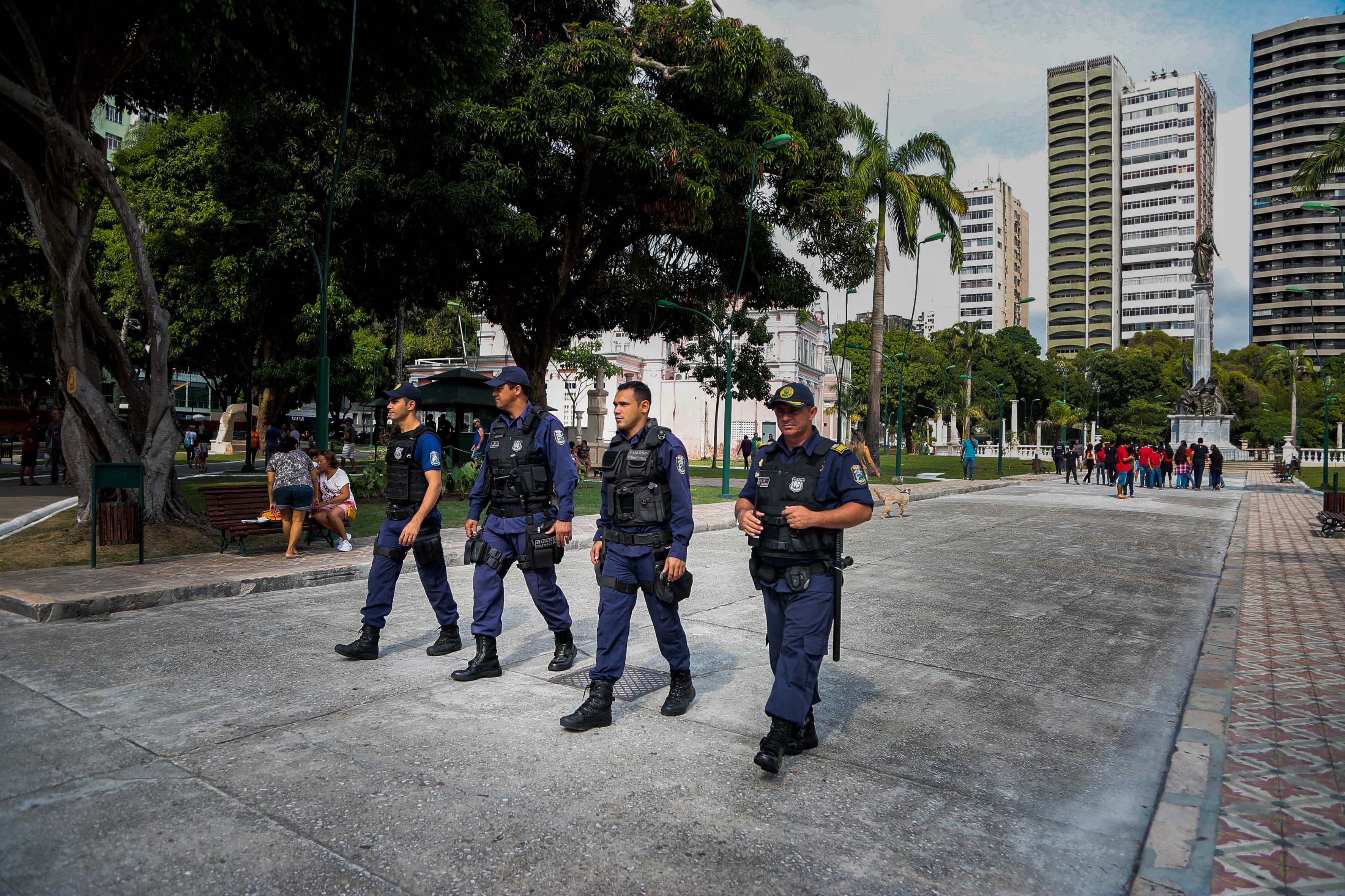 População aproveita o feriado para se exercitar e se divertir na nova Praça da República