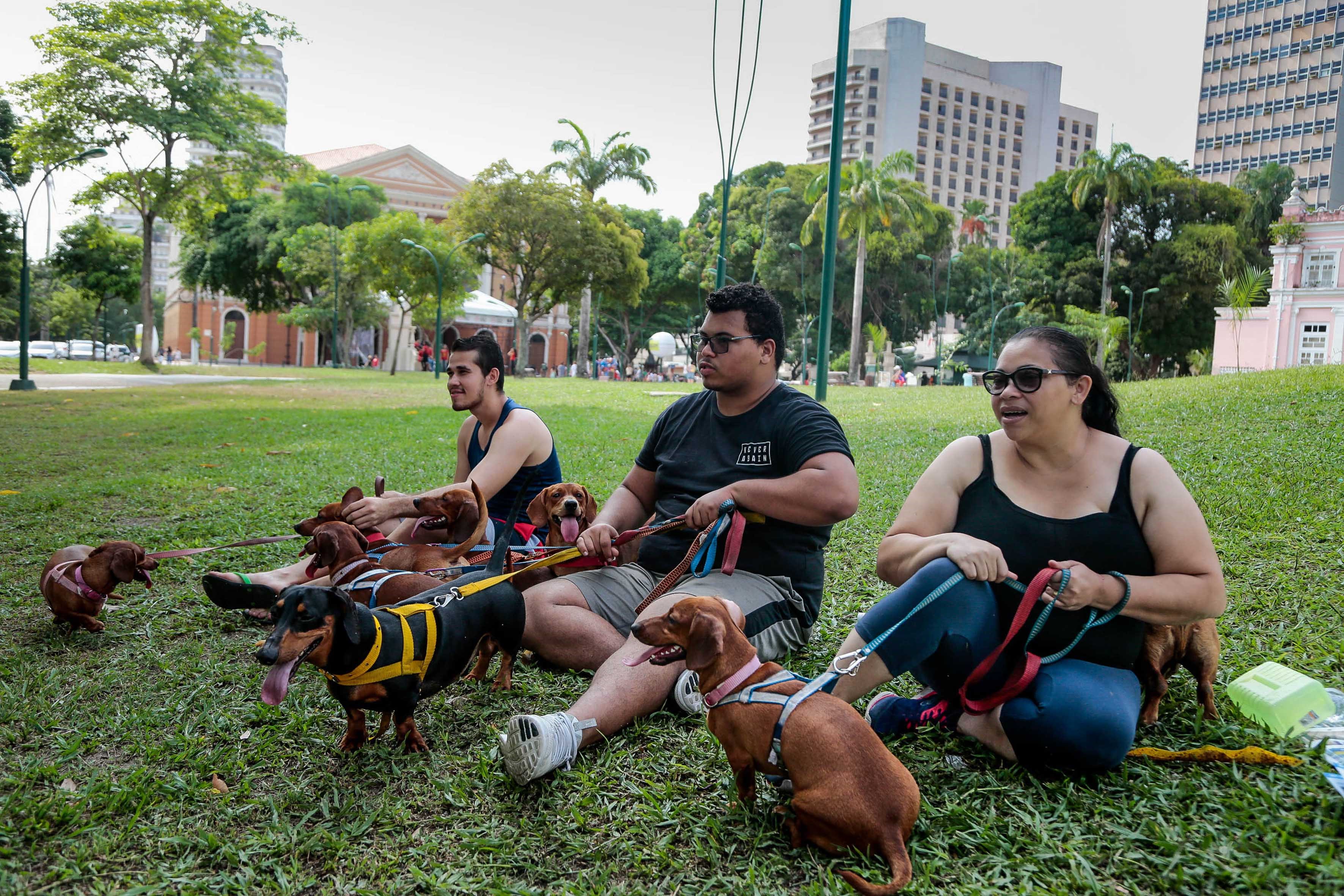 População aproveita o feriado para se exercitar e se divertir na nova Praça da República