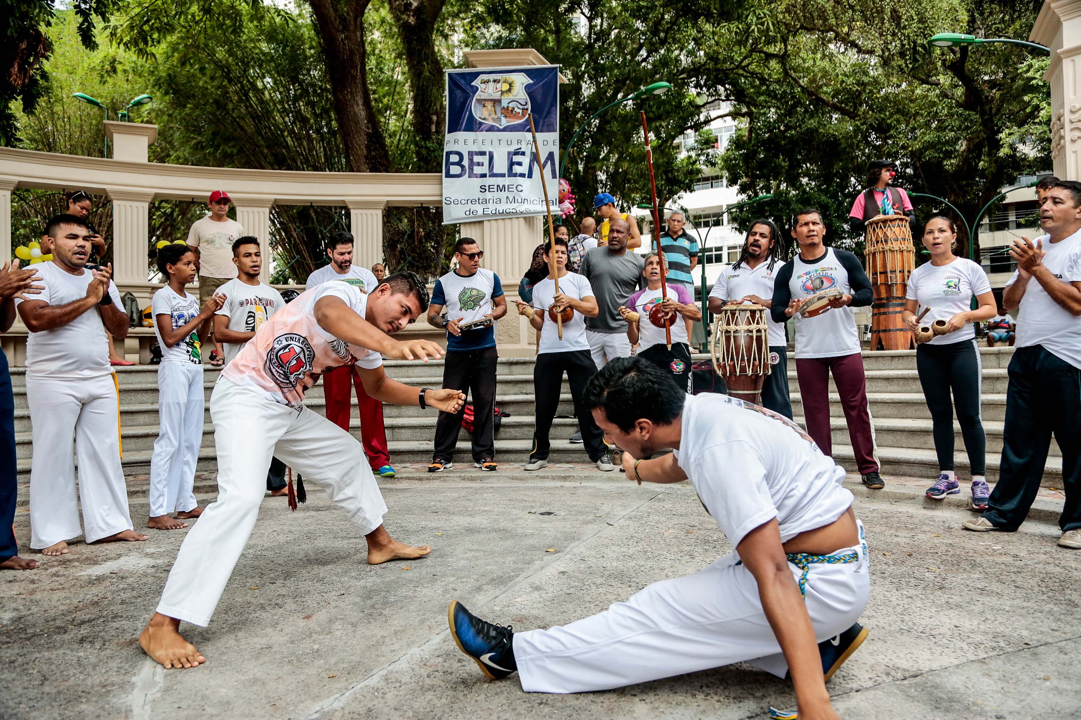 População aproveita o feriado para se exercitar e se divertir na nova Praça da República