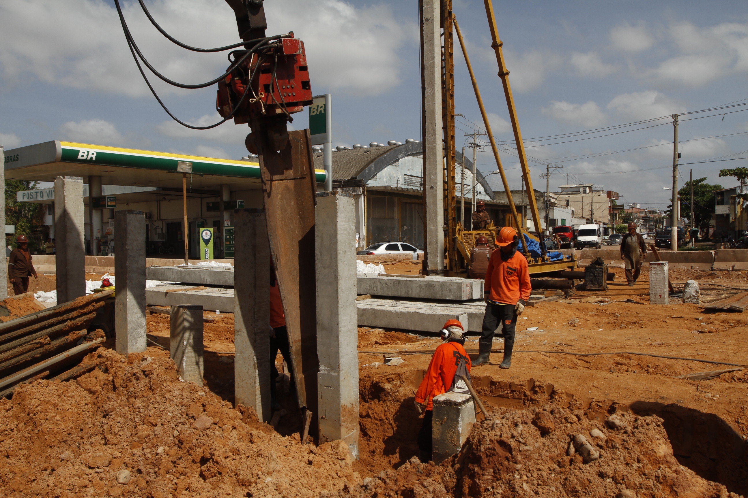 Trânsito na avenida Bernardo Sayão será parcialmente liberado