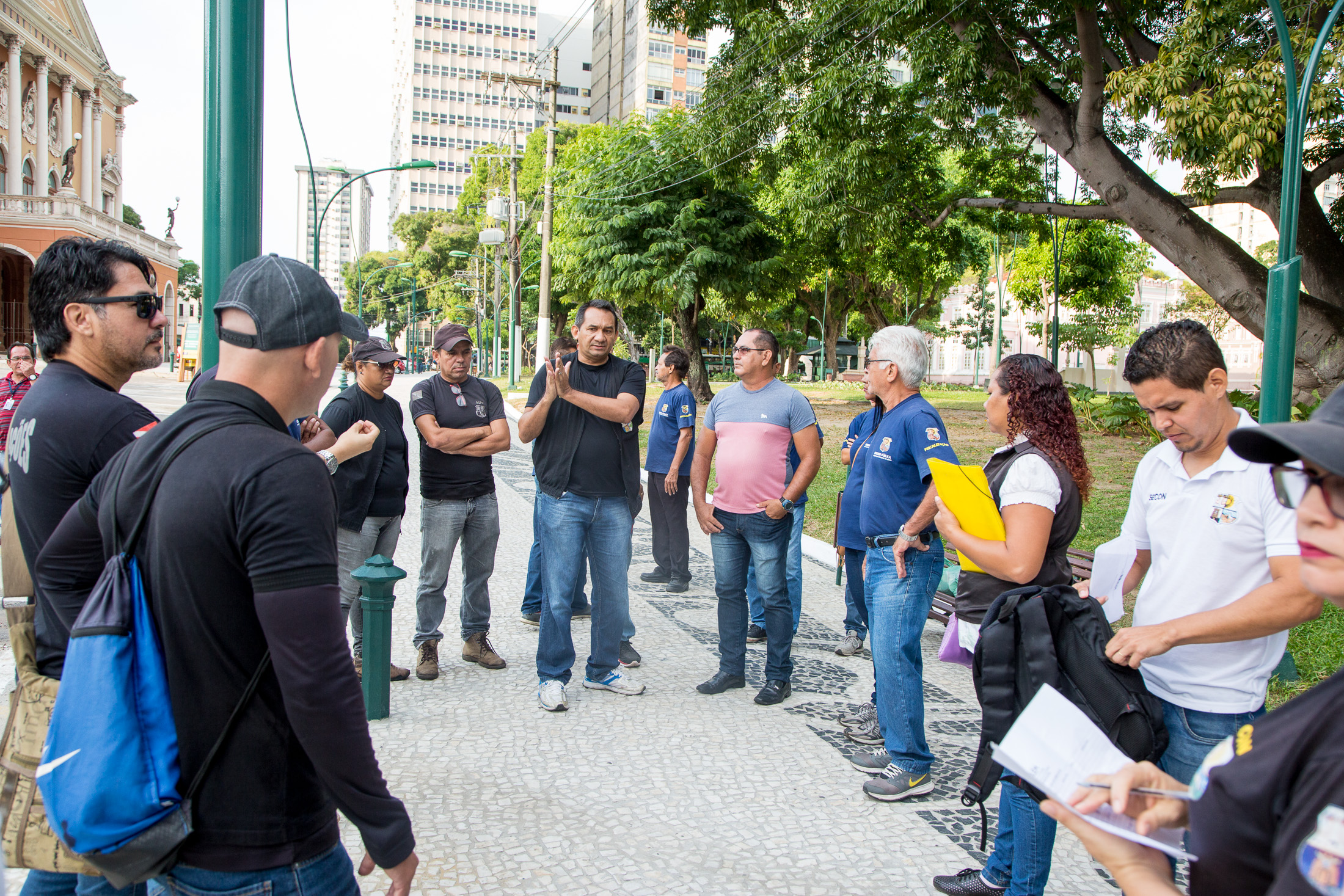 No primeiro domingo após inauguração, Praça da República lota