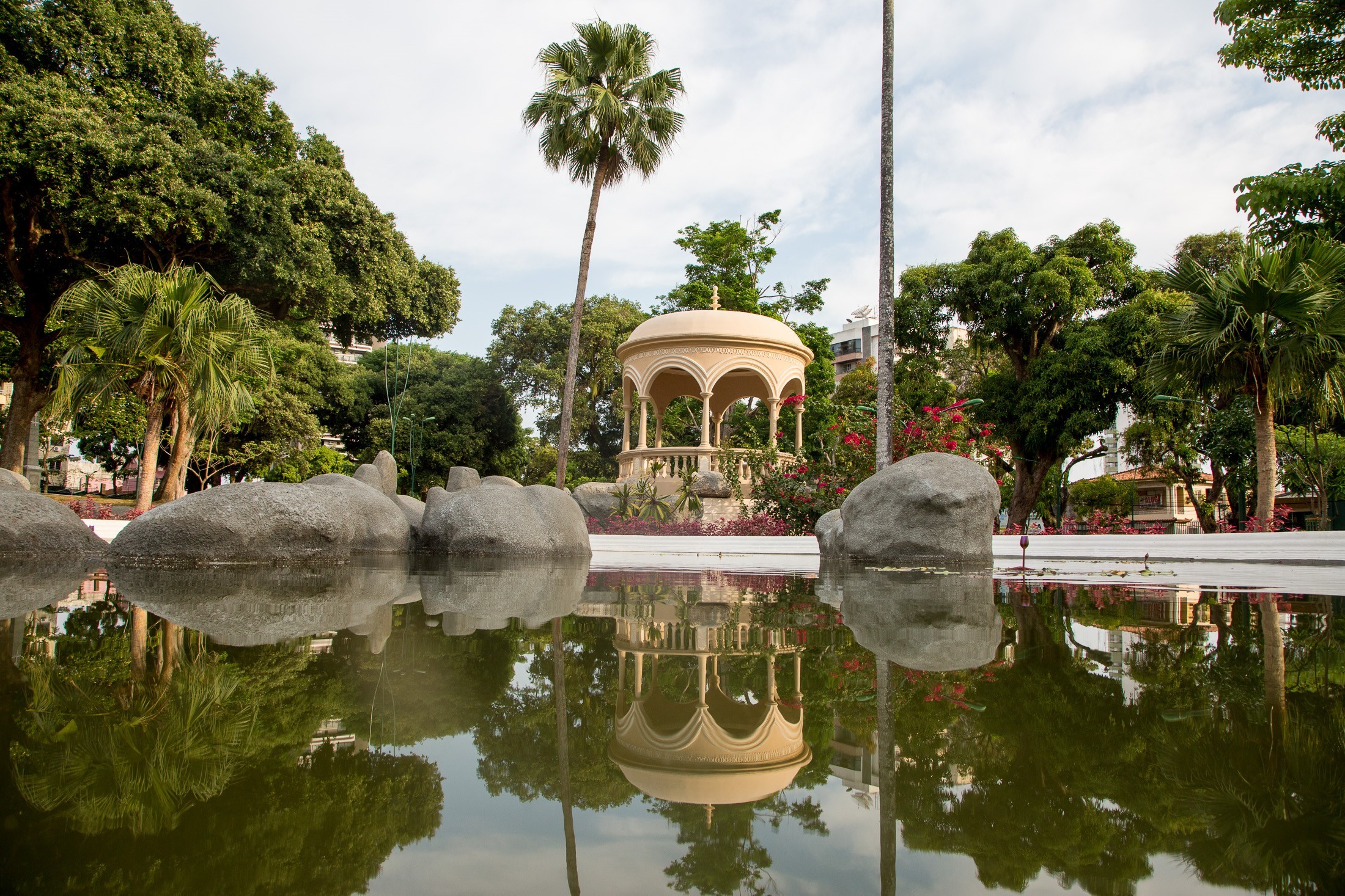 No primeiro domingo após inauguração, Praça da República lota