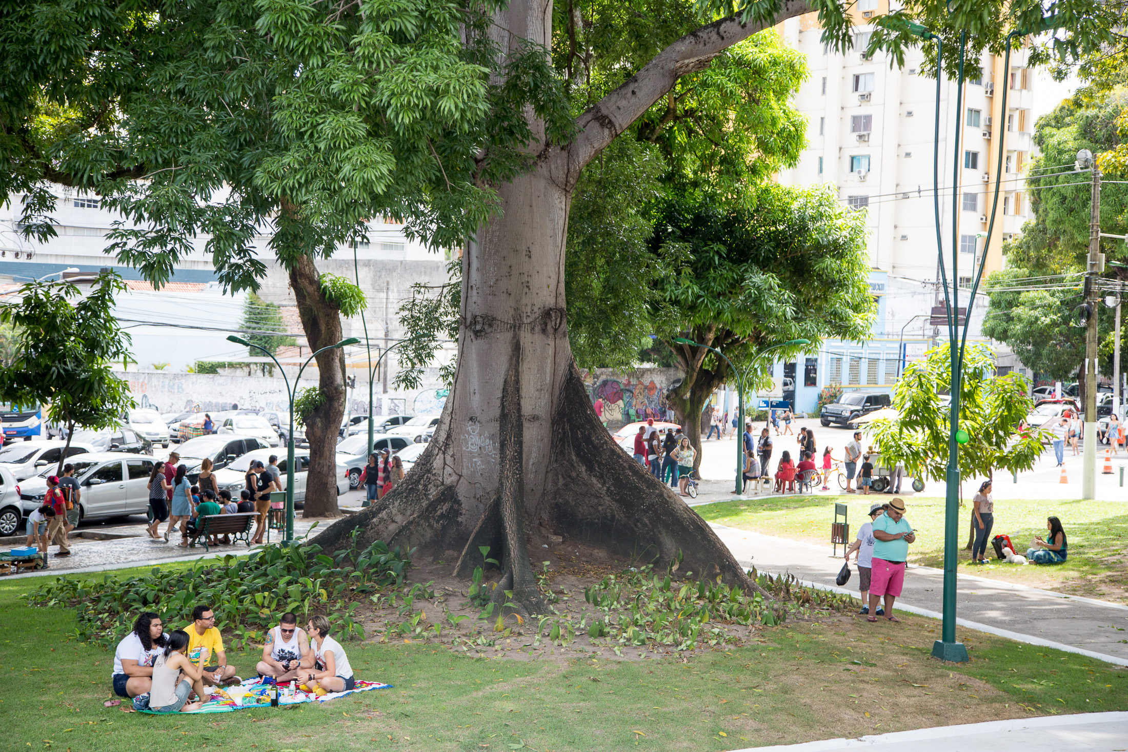 No primeiro domingo após inauguração, Praça da República lota