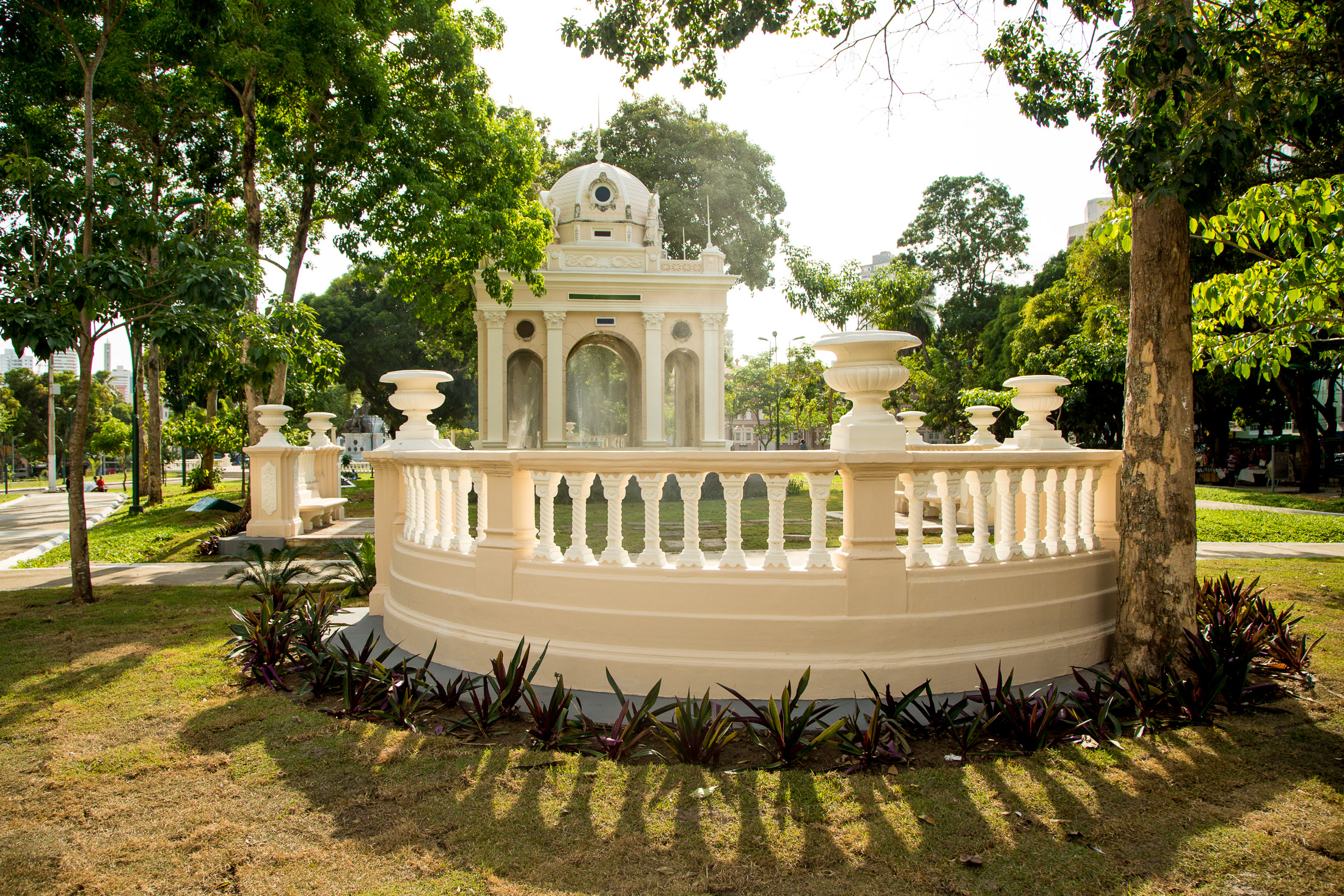 No primeiro domingo após inauguração, Praça da República lota