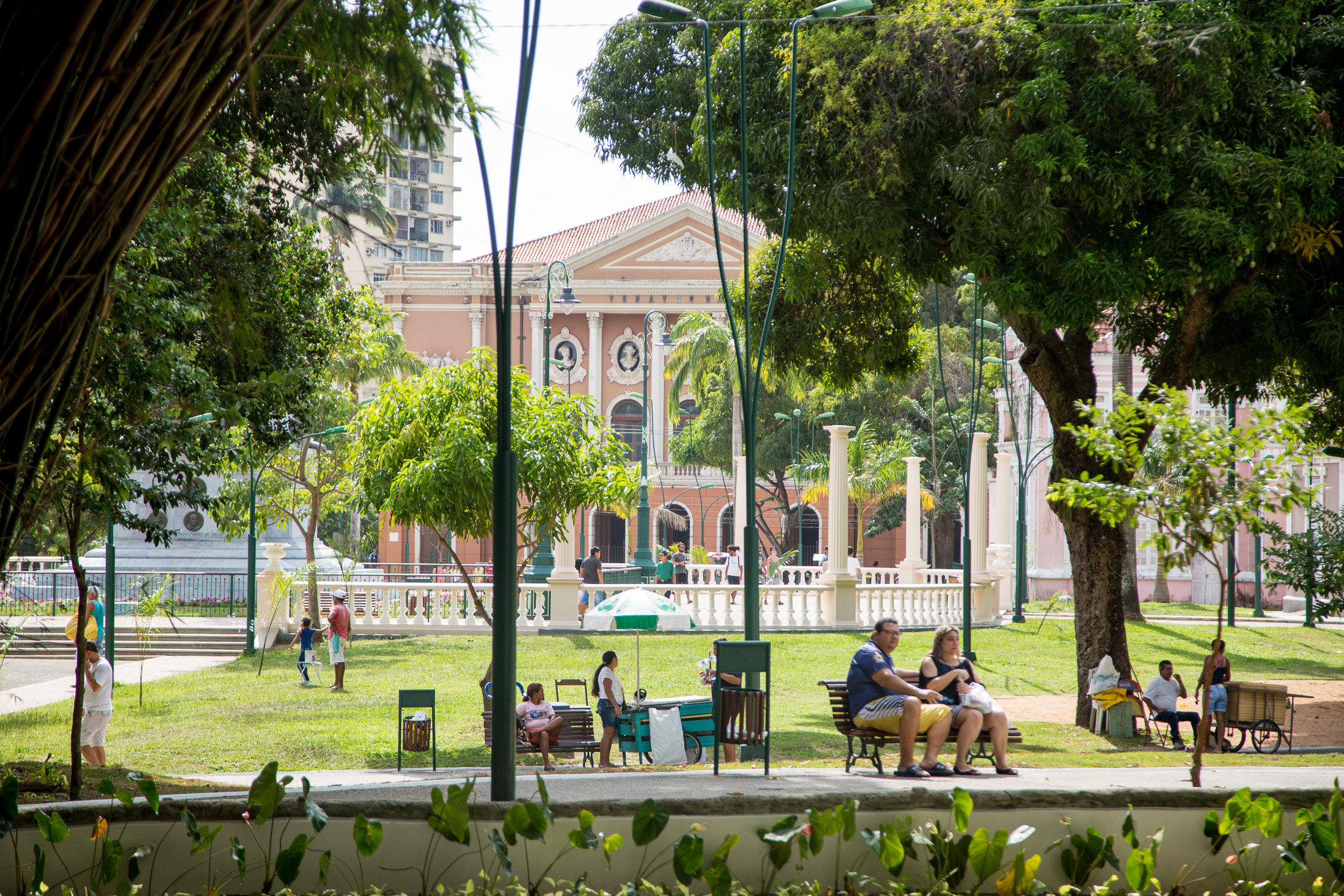 No primeiro domingo após inauguração, Praça da República lota
