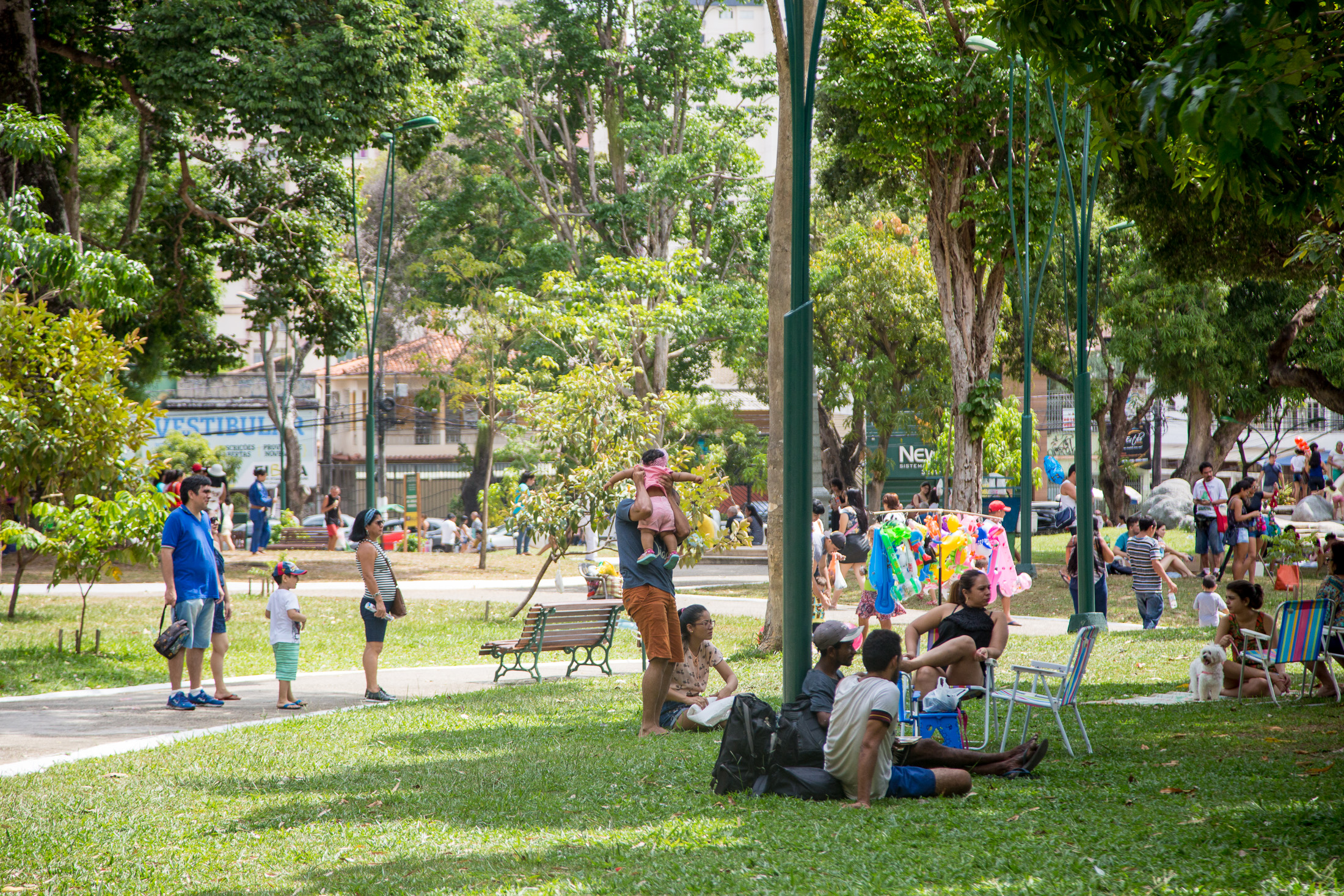No primeiro domingo após inauguração, Praça da República lota