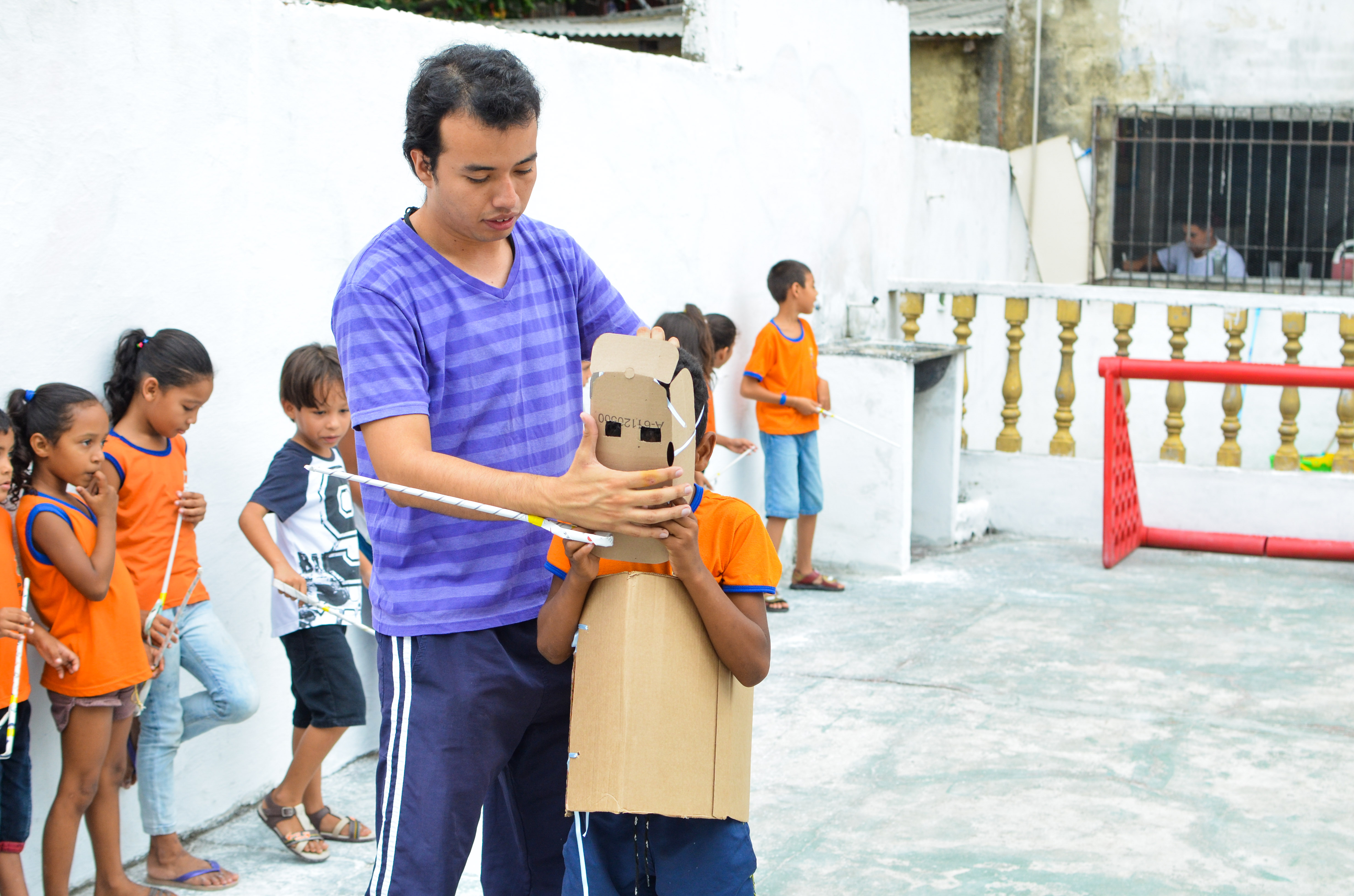Alunos da rede municipal aprendem esgrima nas aulas de educação física