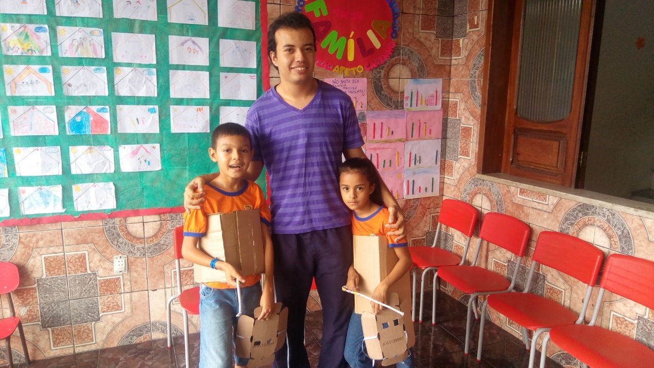 Alunos da rede municipal aprendem esgrima nas aulas de educação física