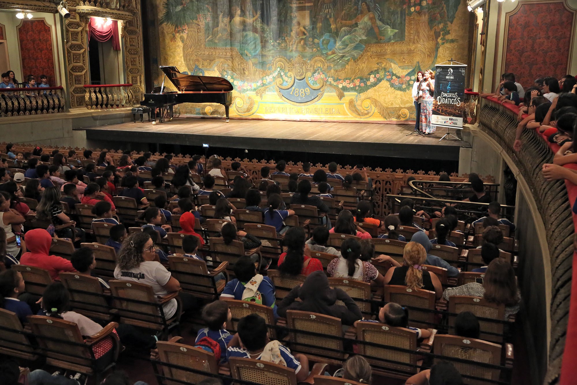 Projeto “Concertos Didáticos” leva mais de 300 estudantes ao Theatro da Paz 