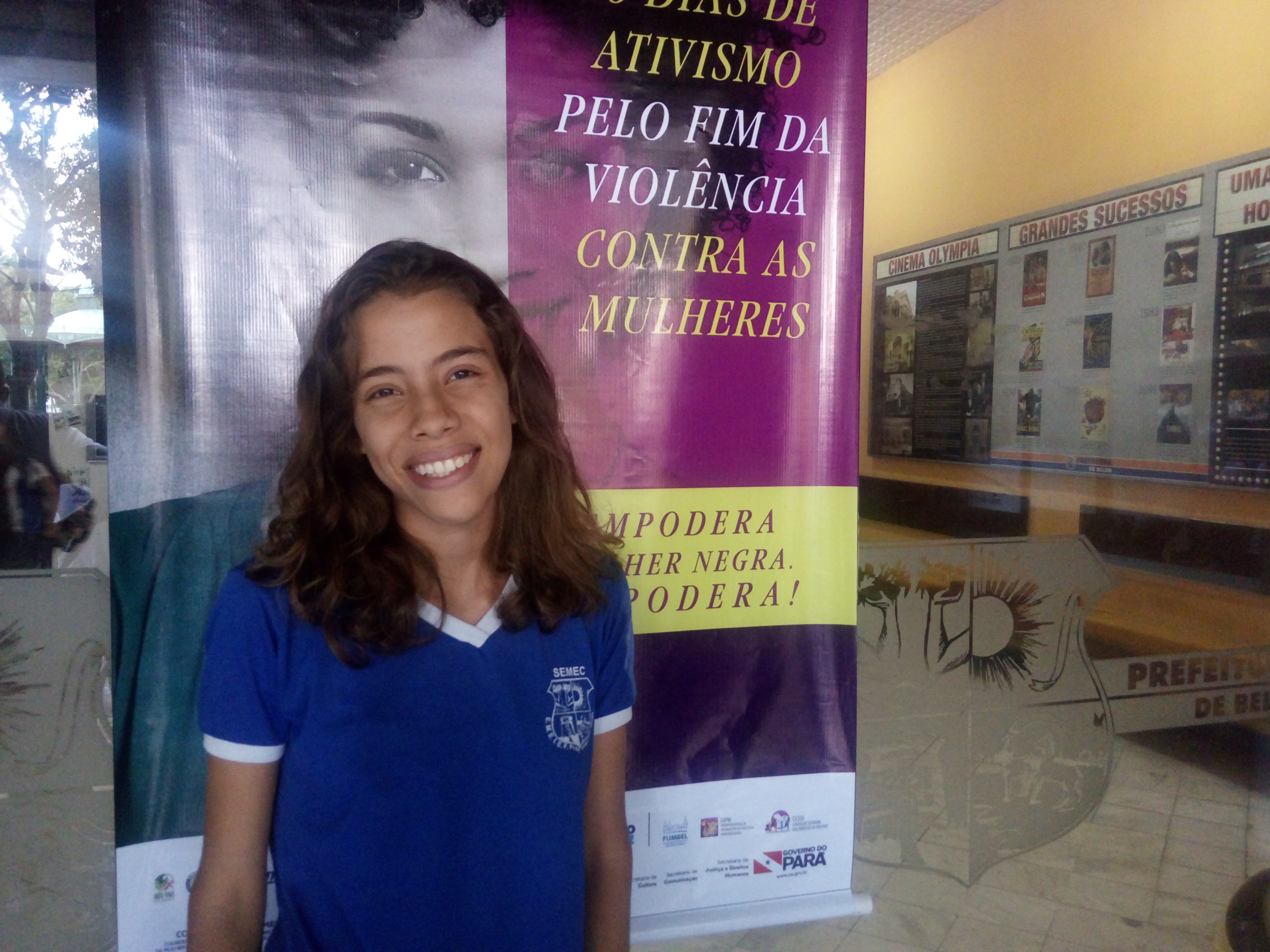 Sessão de cinema reúne estudantes para refletir sobre a violência e discriminação